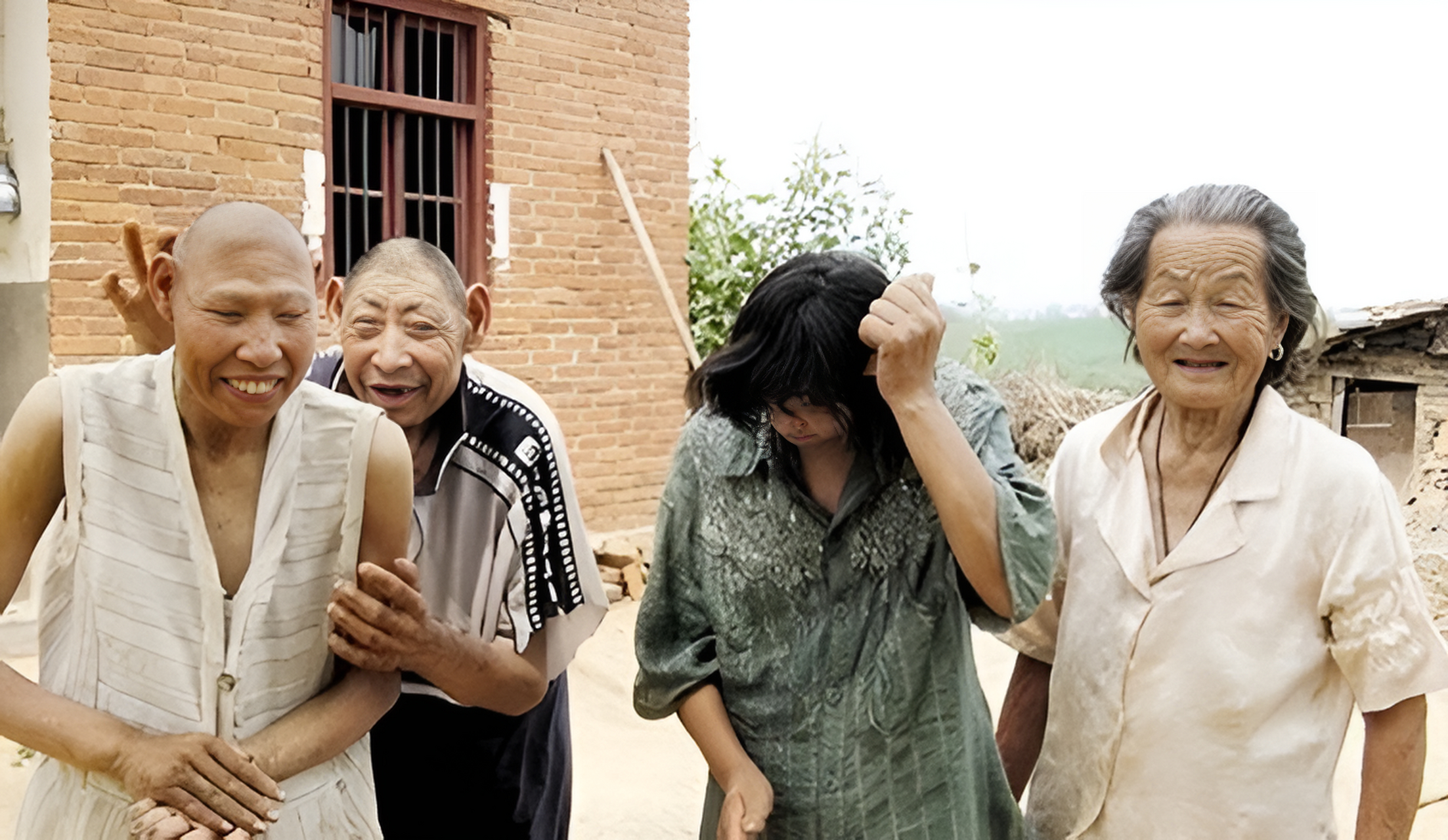 16岁的时候,陈秀英和她的表哥结婚了,并且生下了3个孩子!