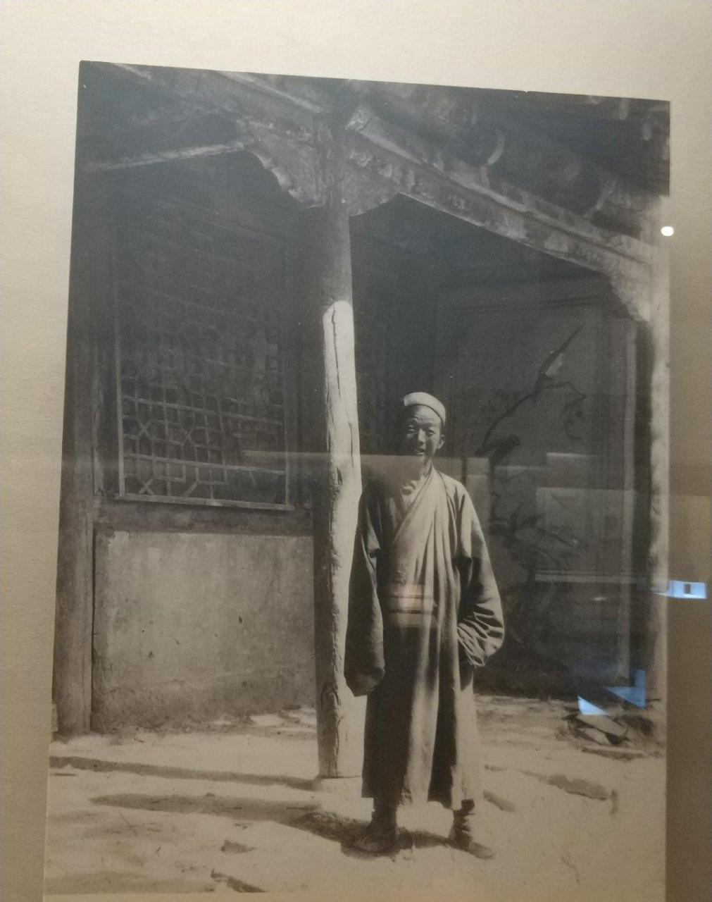 王圆禄,绰号王道士,清光绪22年居于敦煌莫高窟南区北段道观,平日累积