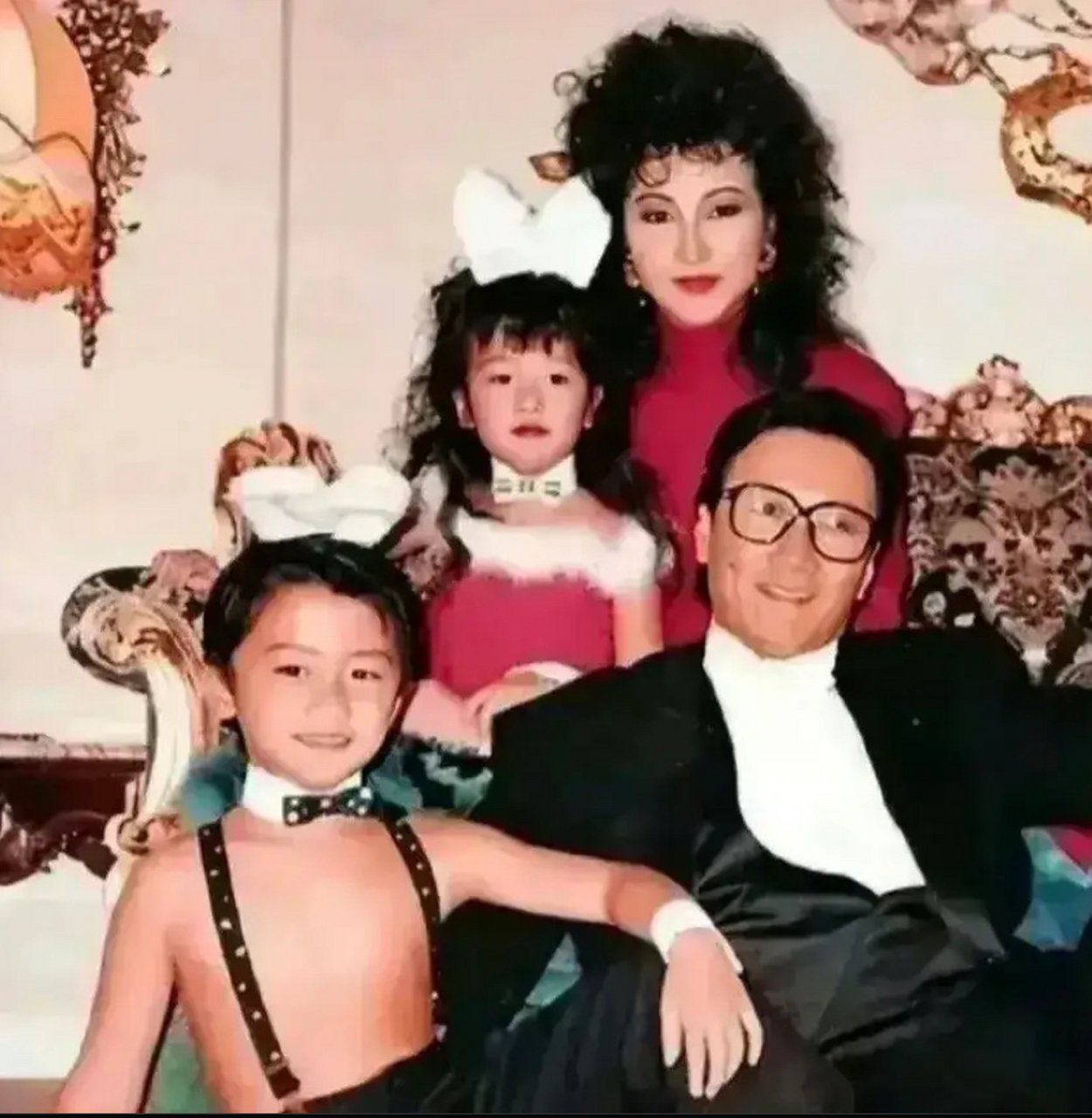 谢霆锋童年照,一看就是有钱人家的贵公子