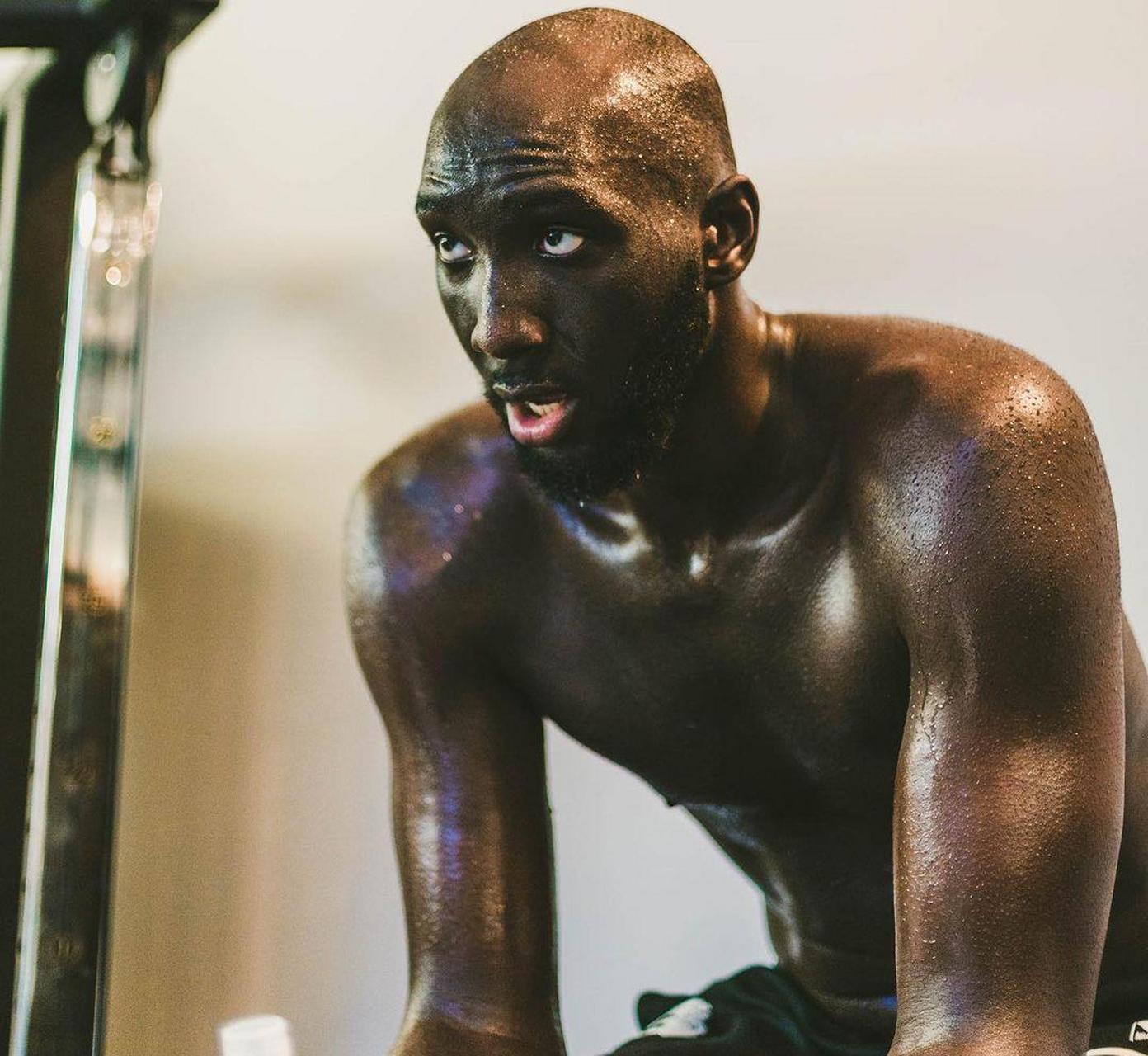 gif创作人# nba第一巨人法尔! 身高2.