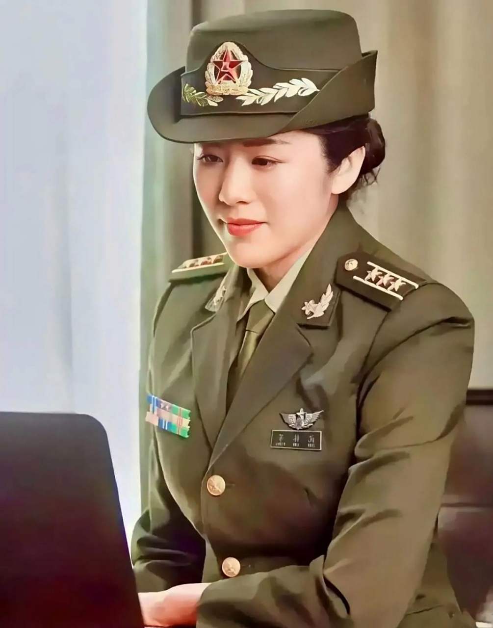 祝林芳,陆军特种作战学院上校女教官,五次世界冠军,六次二等功获得者!