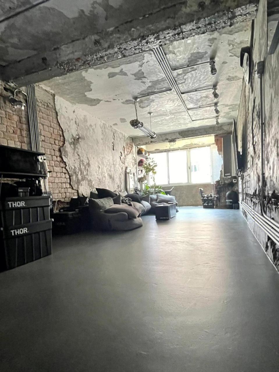 天天摆烂在家,真香 看看我的叙利亚战损风格的家,别提有多美了.