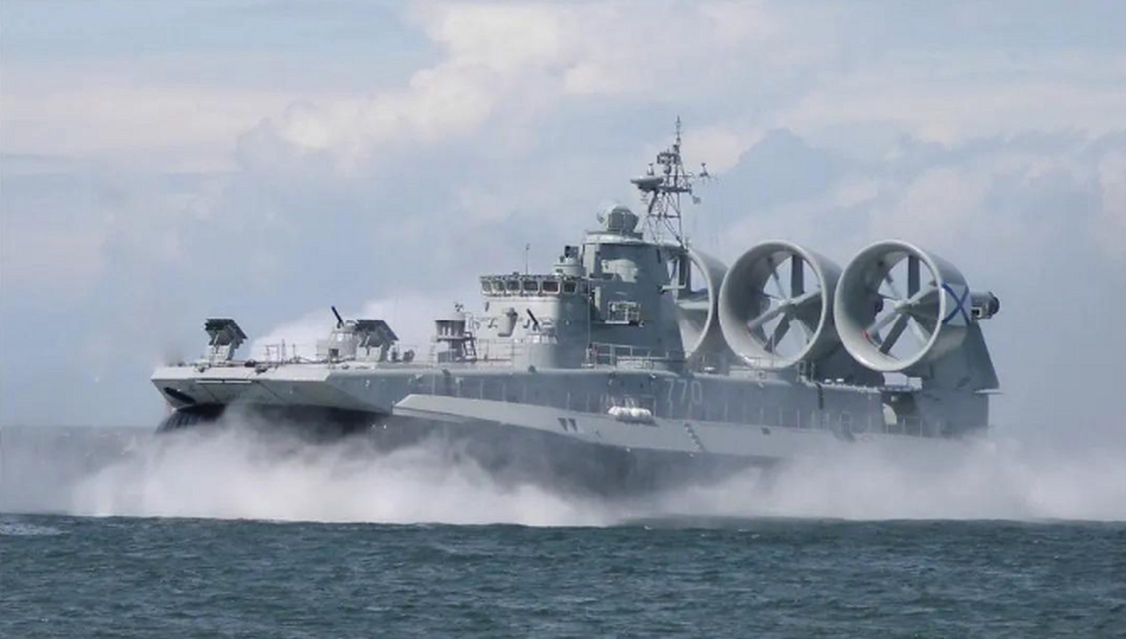 舷号3620,这款被誉为夺岛神器的大型气垫登陆艇将成为中国海军