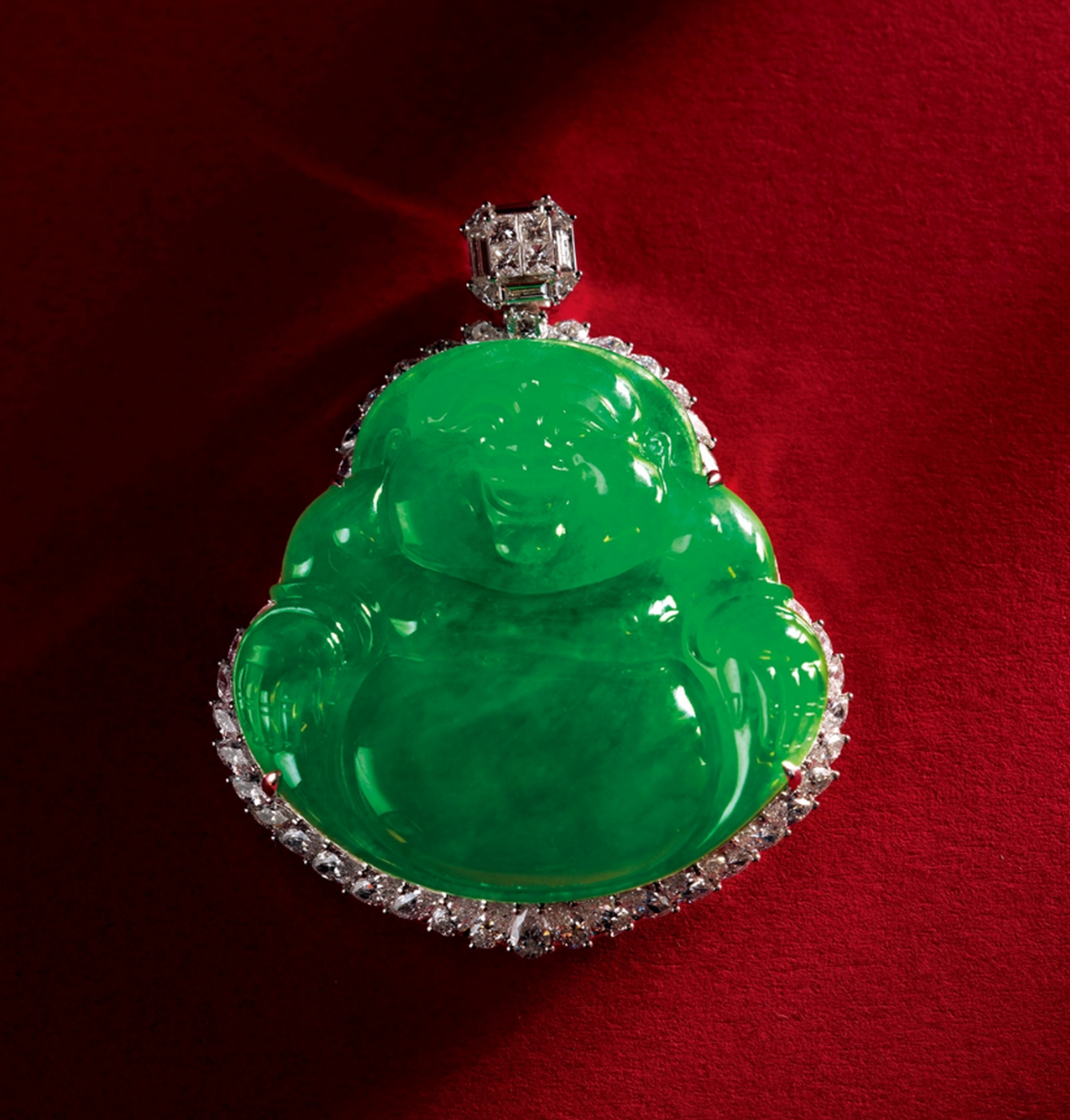 盘点西冷印社2023年春拍最贵的10件翡翠 第四名:"佛"冰种满绿翡翠吊坠