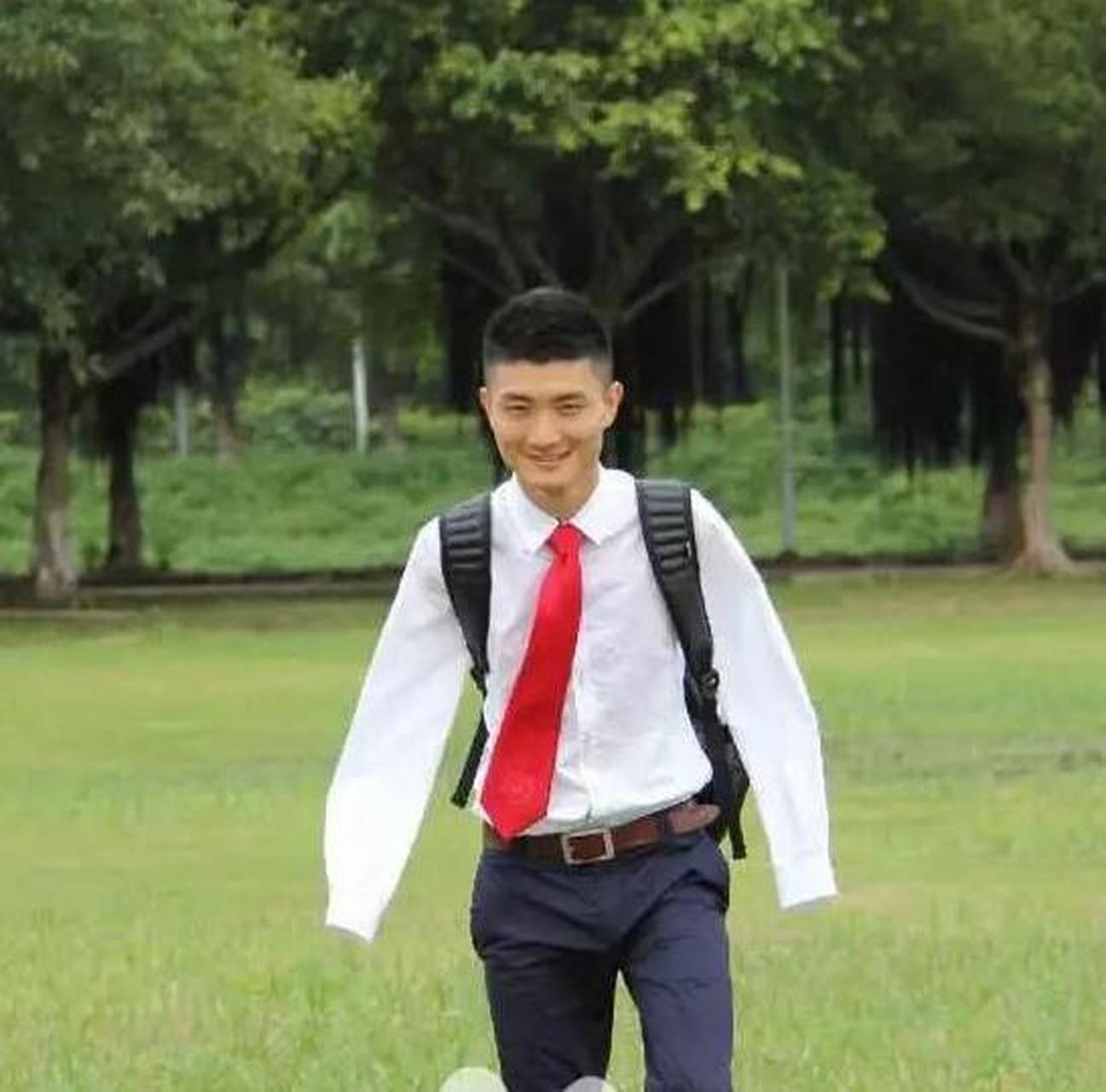 90后"无臂学霸"杨孟衡,用脚写出的高考状元,大学毕业后,收到三所世界