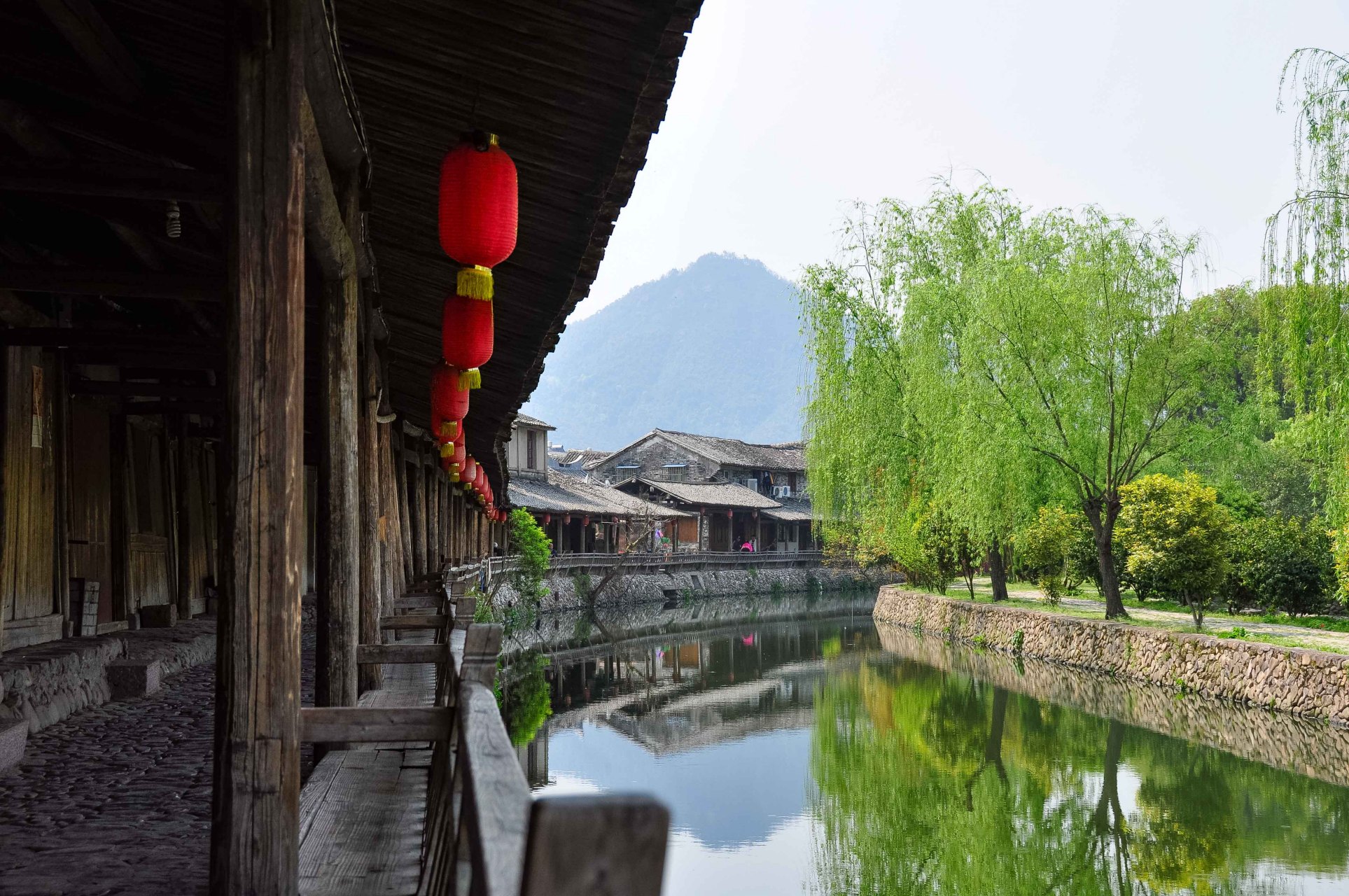 春天的楠溪江岩头村,在苍古之中,透出浓郁的春意.