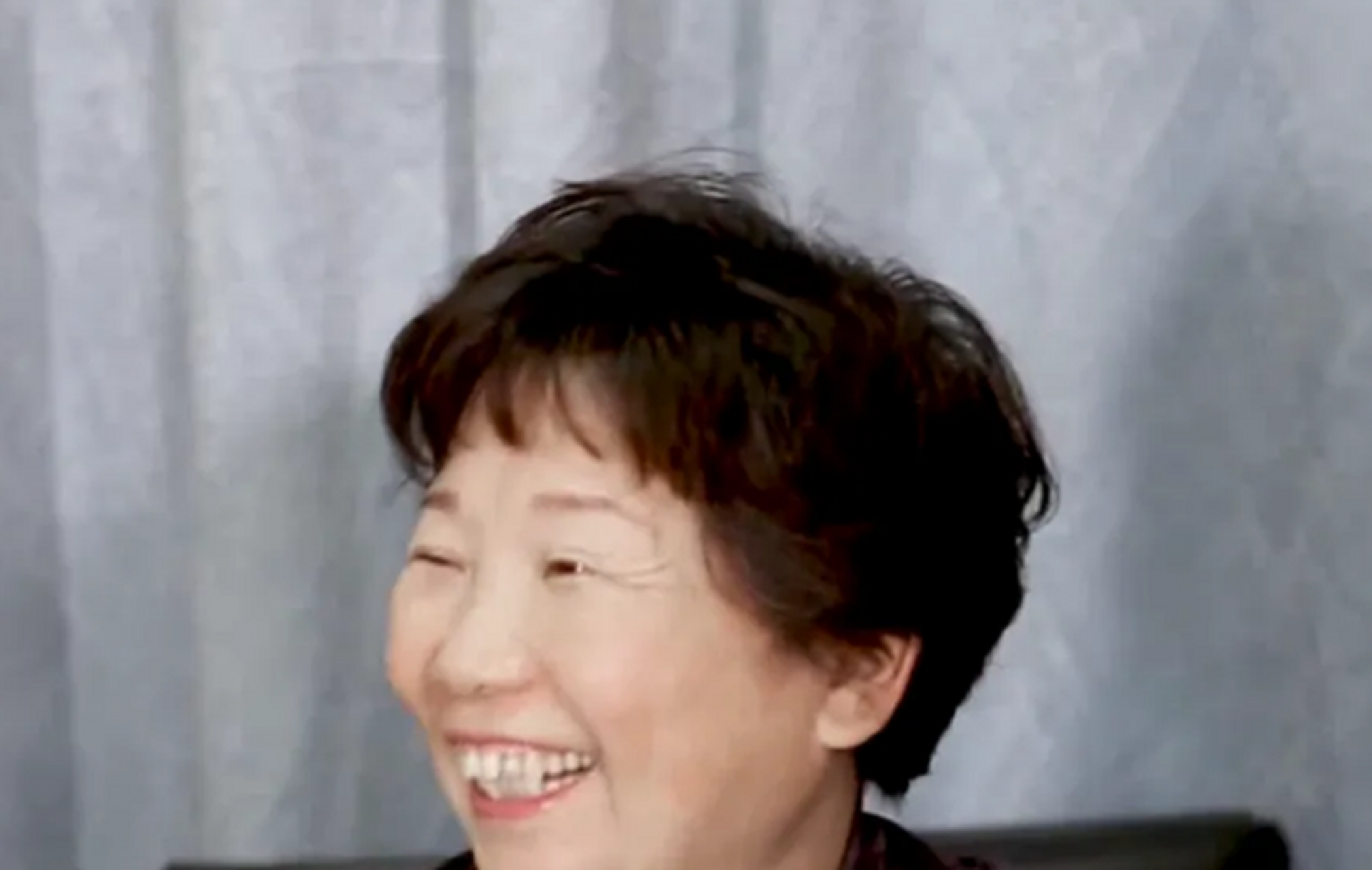 5月11号,网上传出一则视频,是许敏和郭威认亲的画面,许敏姚师兵夫妇在