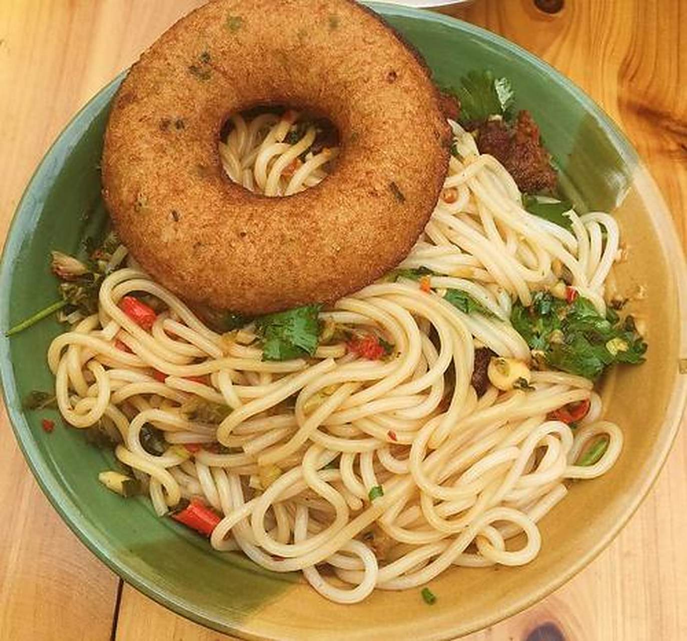 美食教程#穿眼粑粑:这个小吃也被叫做油粑粑,主要是用米浆,黄豆浆再