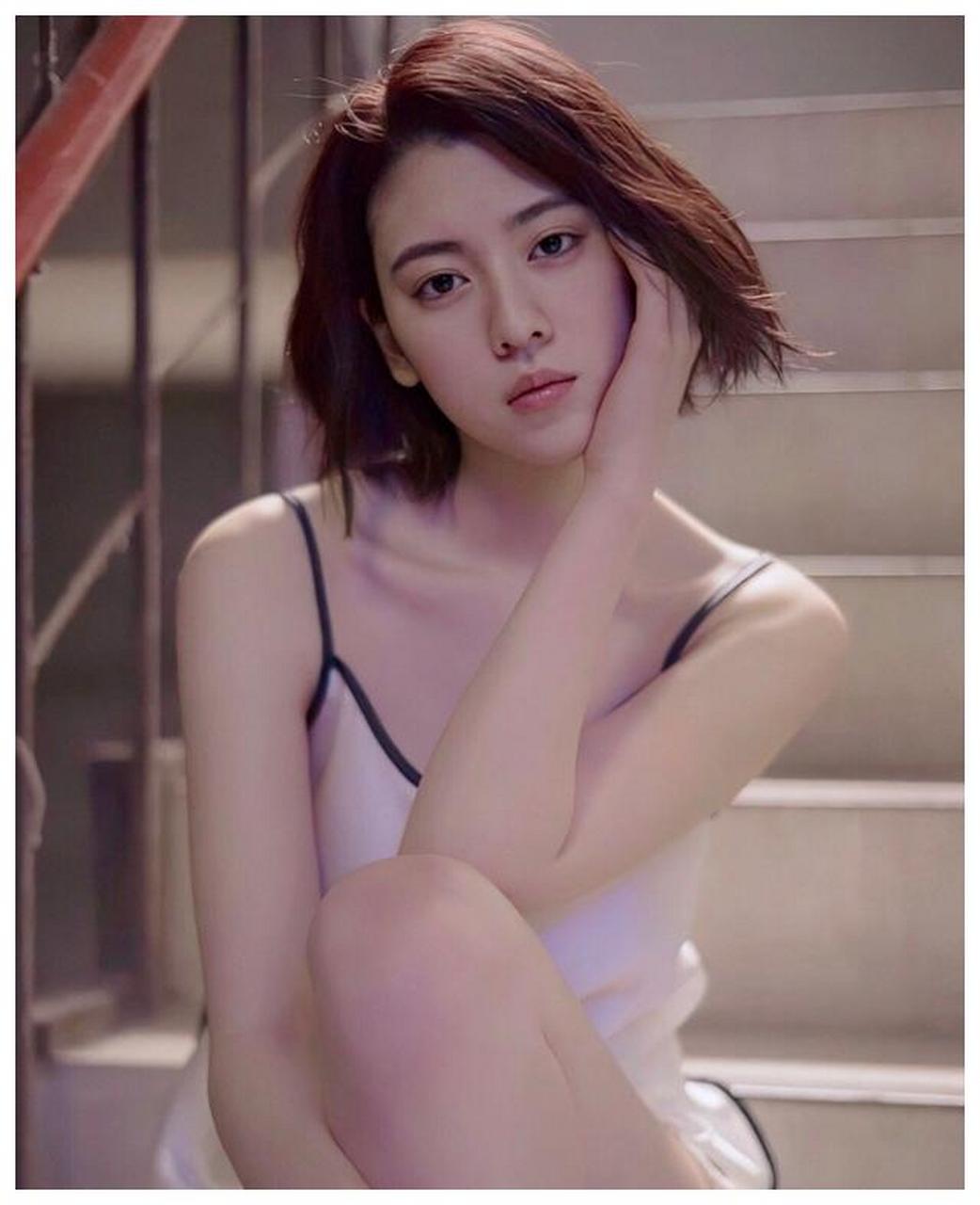 竹内凉真三吉彩花图片