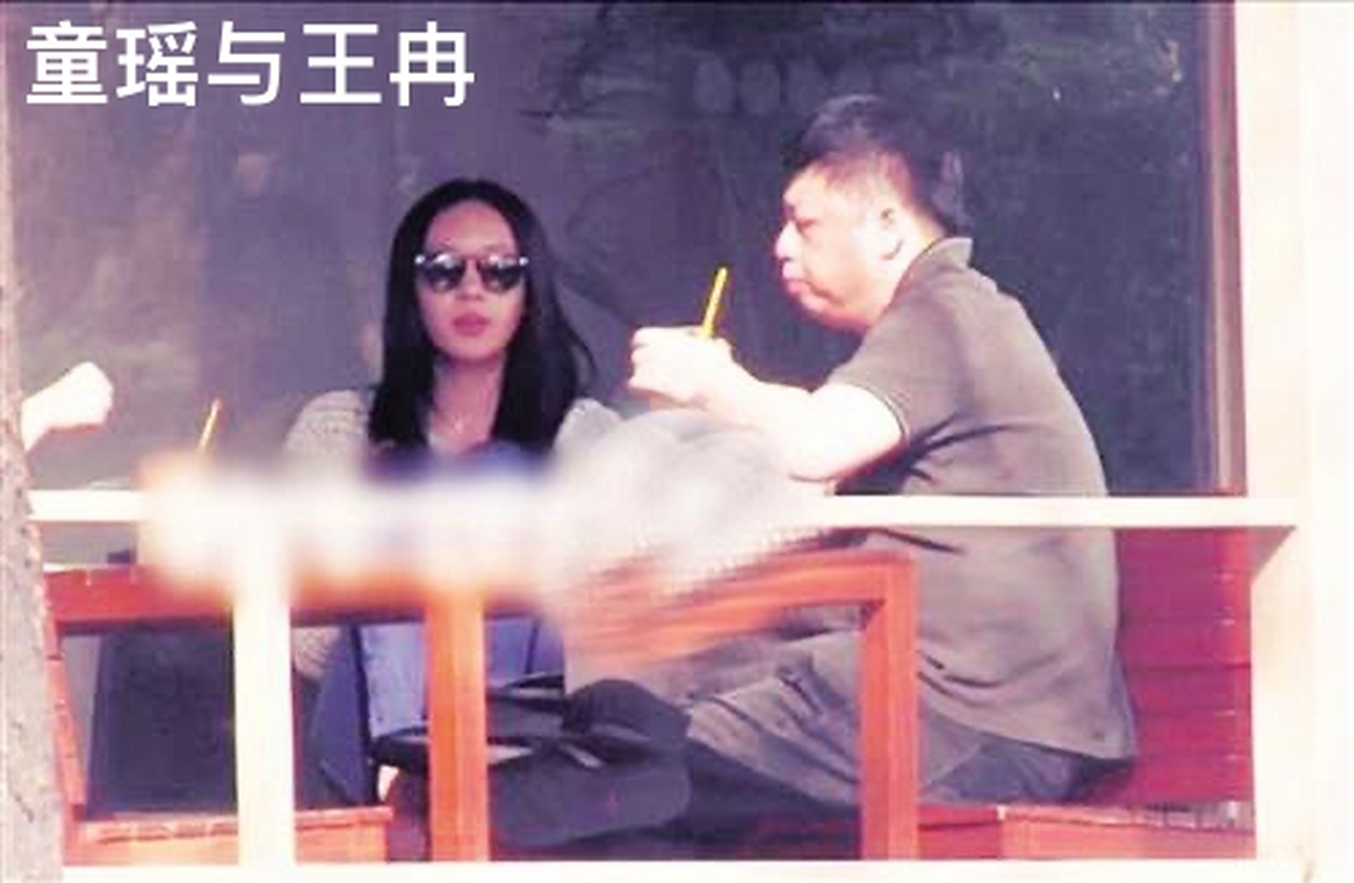 男友罗昊,其父亲罗红是好未来创始人,曾一度被传出与女明星江一燕有过