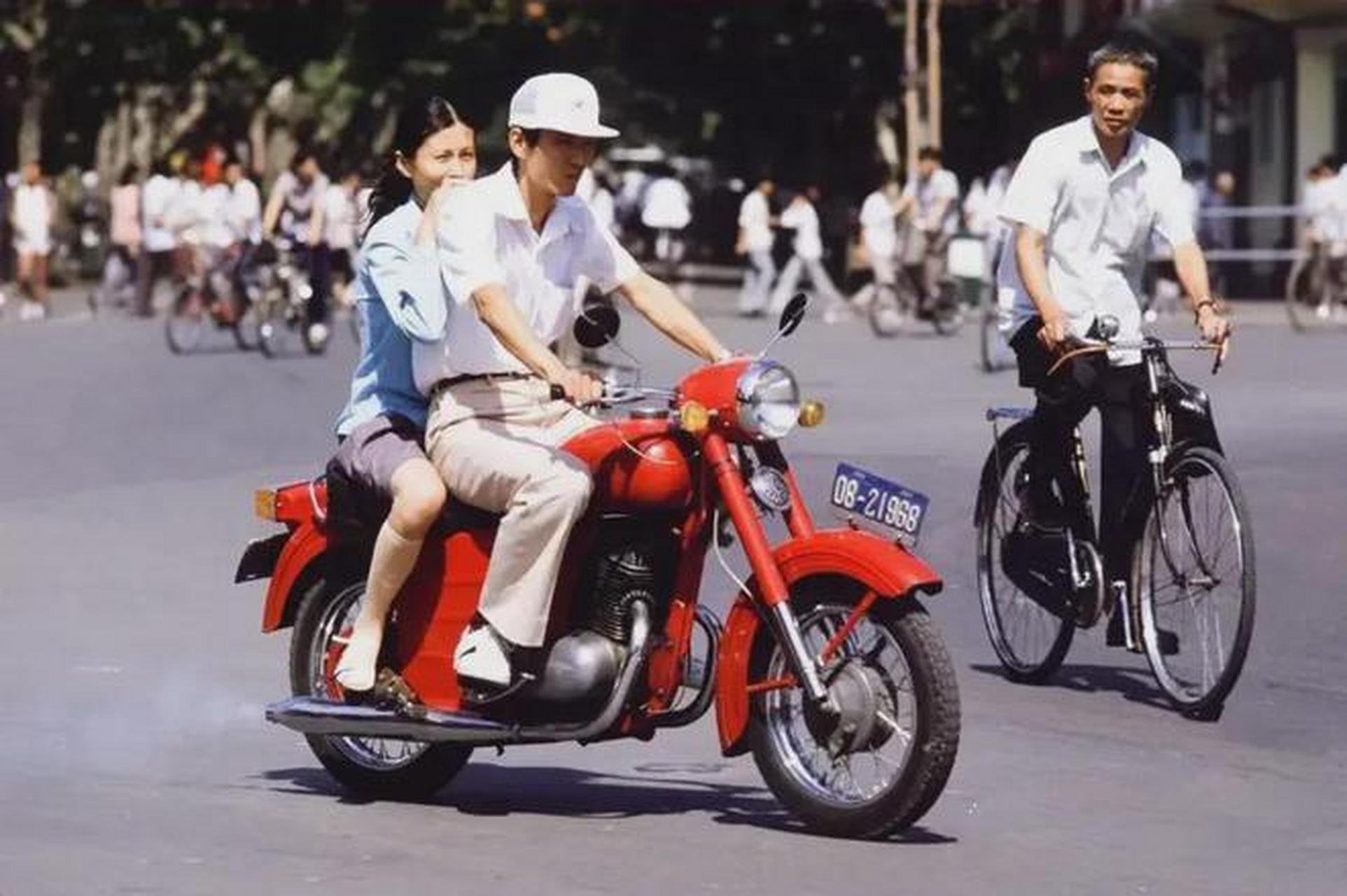 80年代女装摩托车图片