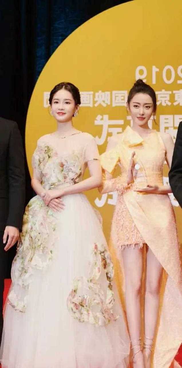 李沁和张天爱礼服造型这么美,貌似网友更喜欢李沁一点,大概是张天爱那