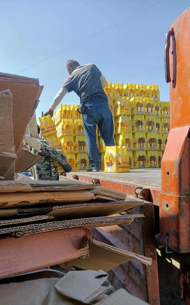 网友:装卸工真的是太辛苦了!