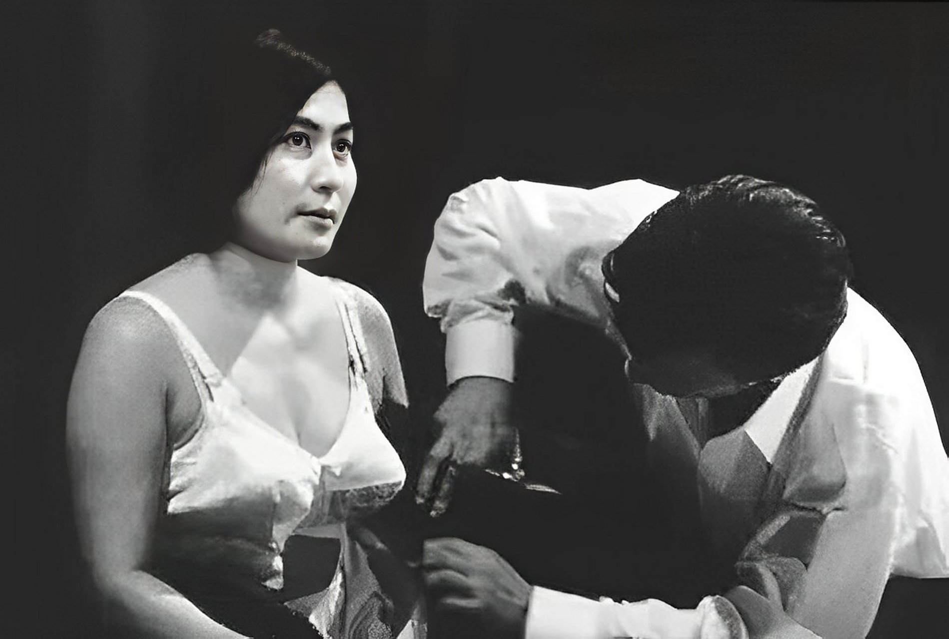 1964年,这位名叫小野洋子的日本女性精心策划了一场"行为艺术"!