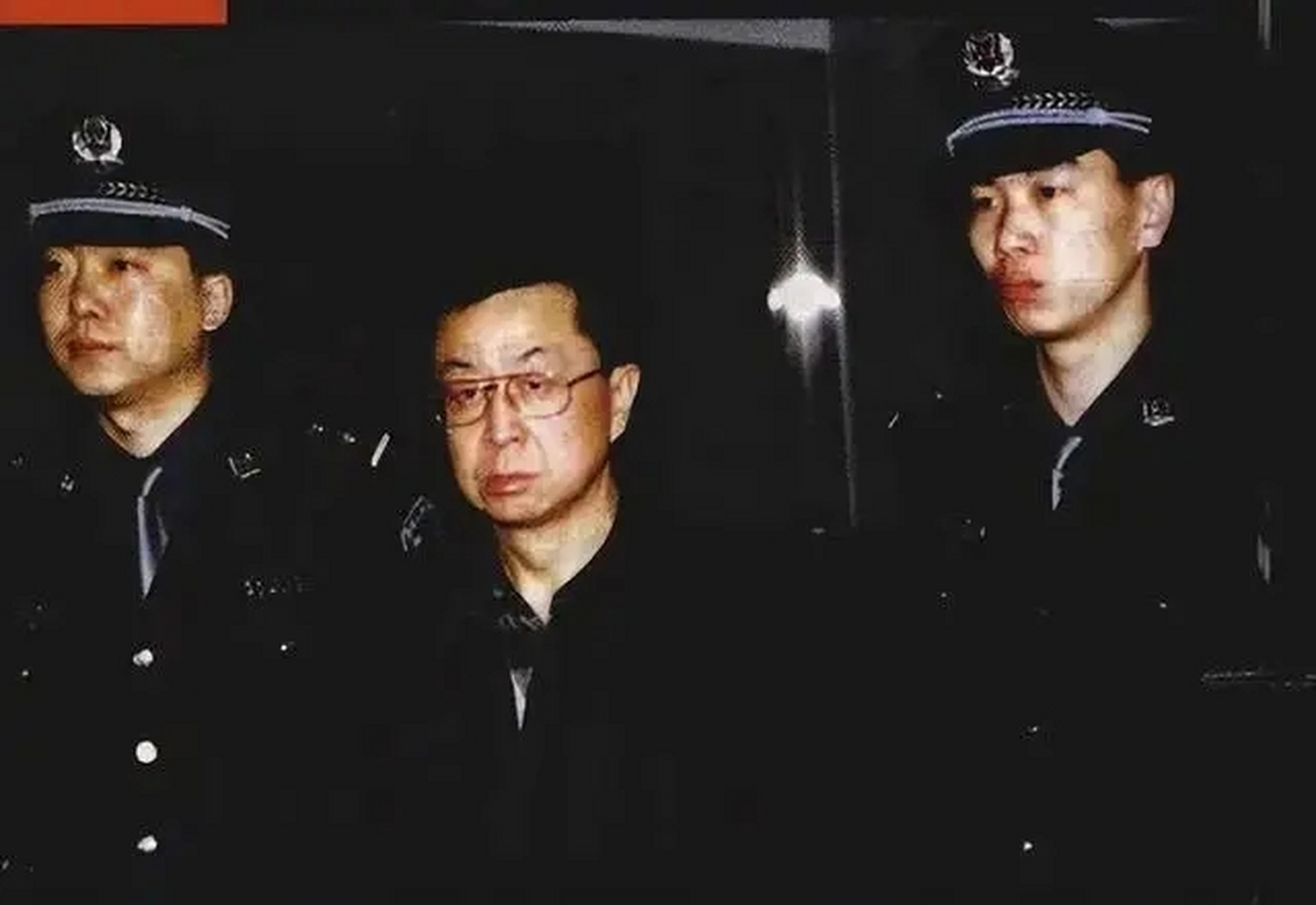 "红二代"李纪周,53岁任公安部副部长,59岁因收受贿赂被判死缓