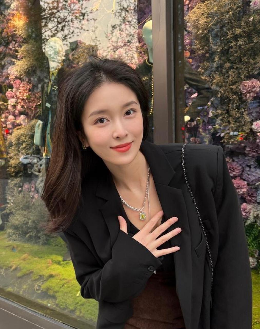 美女演员杨雪儿迷人美照欣赏,真好看啊