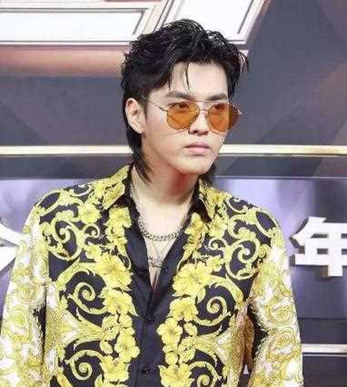 2019年时,就有人公开举报吴亦凡"选妃",但当时却被吴亦凡团队起诉了