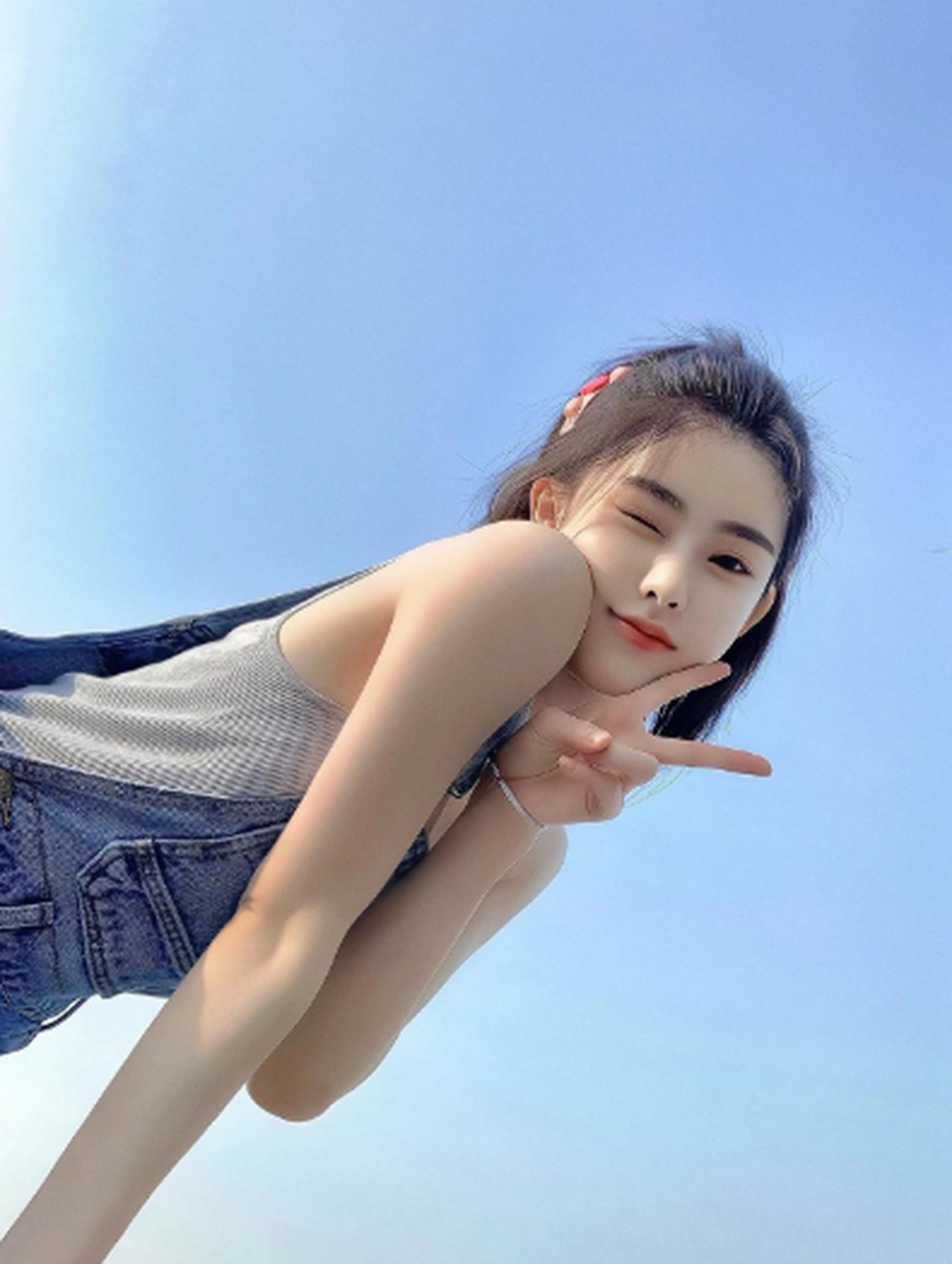 古灵精怪的小姐姐,今年高中毕业咯,可以谈恋爱了