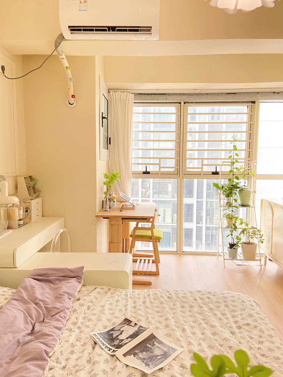 98我家是建筑面积68平,套内44平的一字型大开间改造的两室一厅.