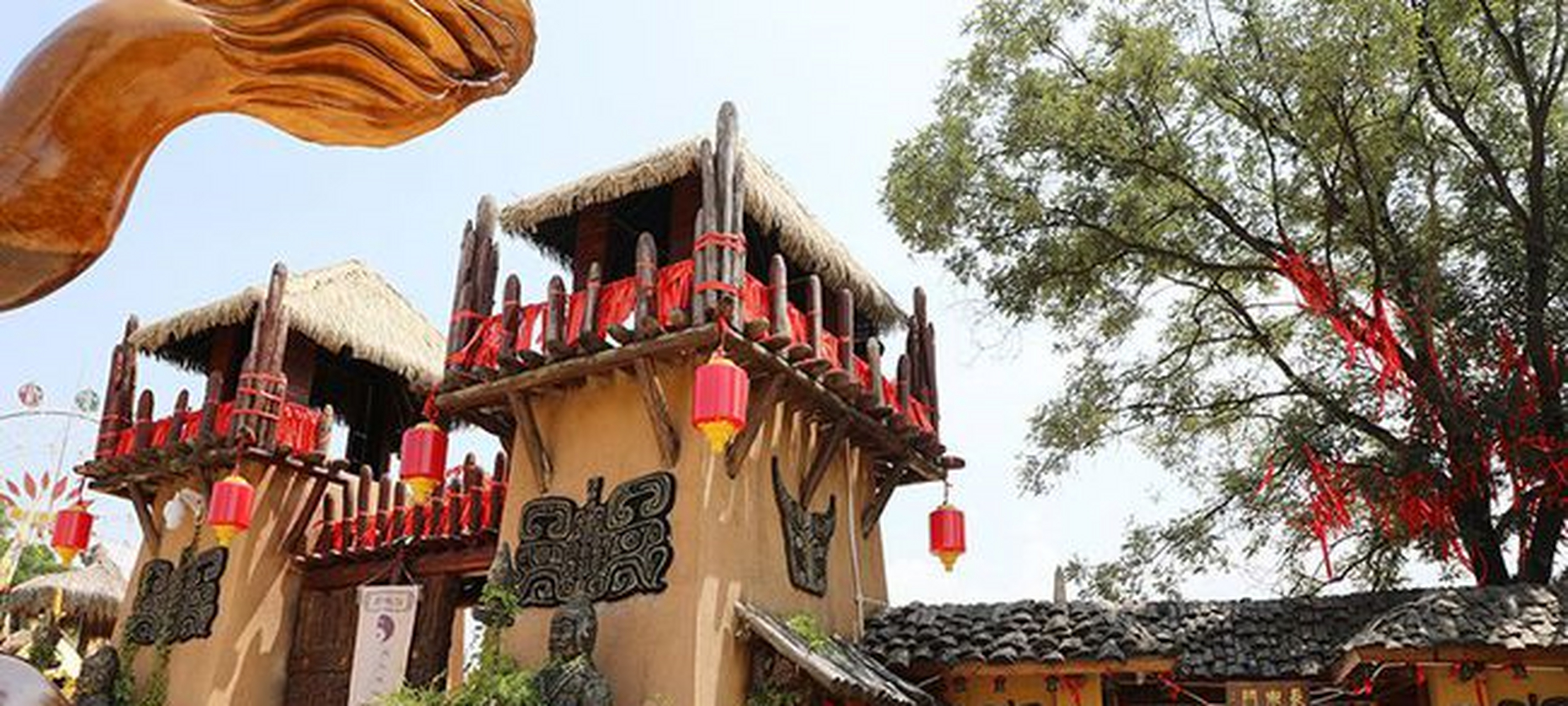 这个景区是位于西安周至县那名字叫做中国周城景区,按道理来说这座