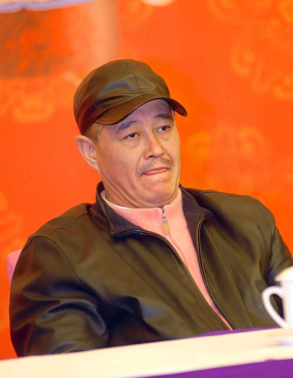 老赵眼睛一亮,若有所思地问:"《小姑娘》,你在哪里上学?