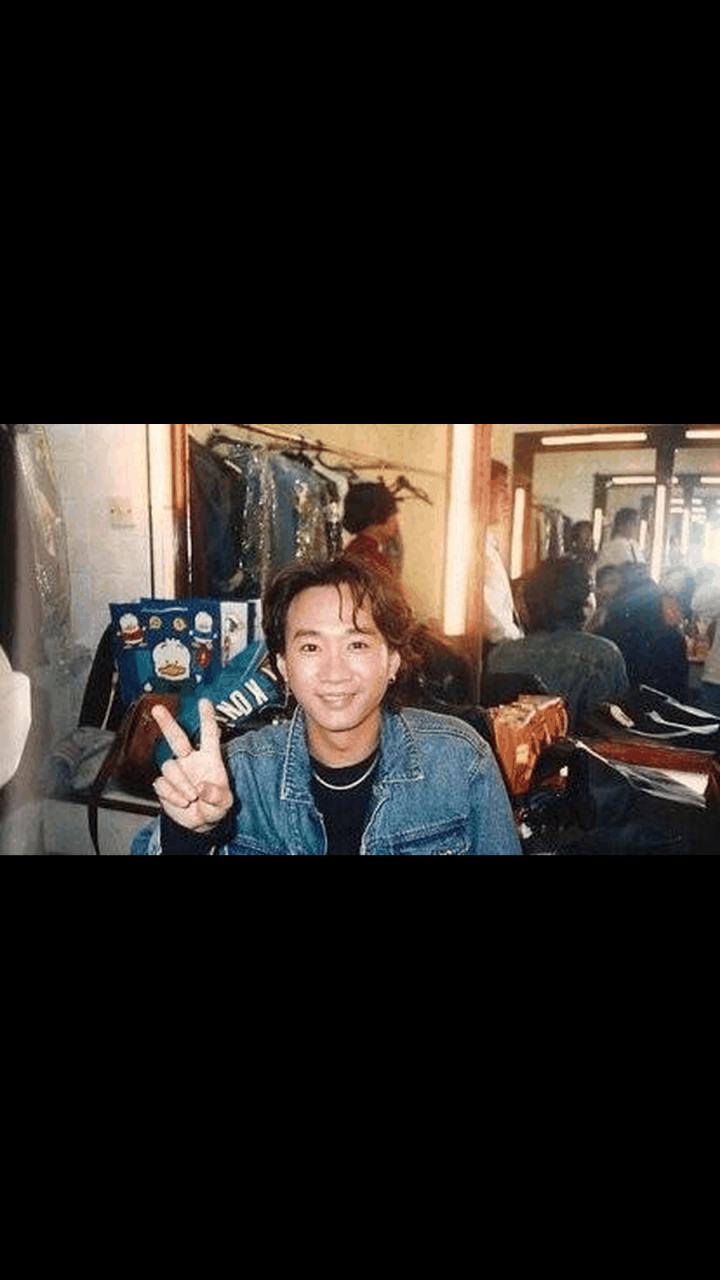 gif创作人# 当年黄家驹在日本舞台从高处摔下来,脑部受重伤.