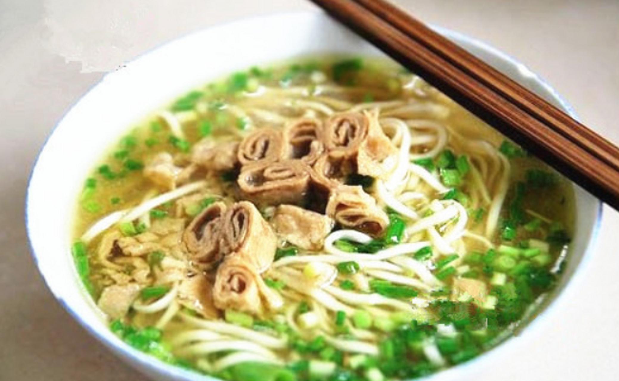 重逢巴蜀# 宜宾的臭千张面,被誉为四川的一绝,是一道美味的特色小 ..