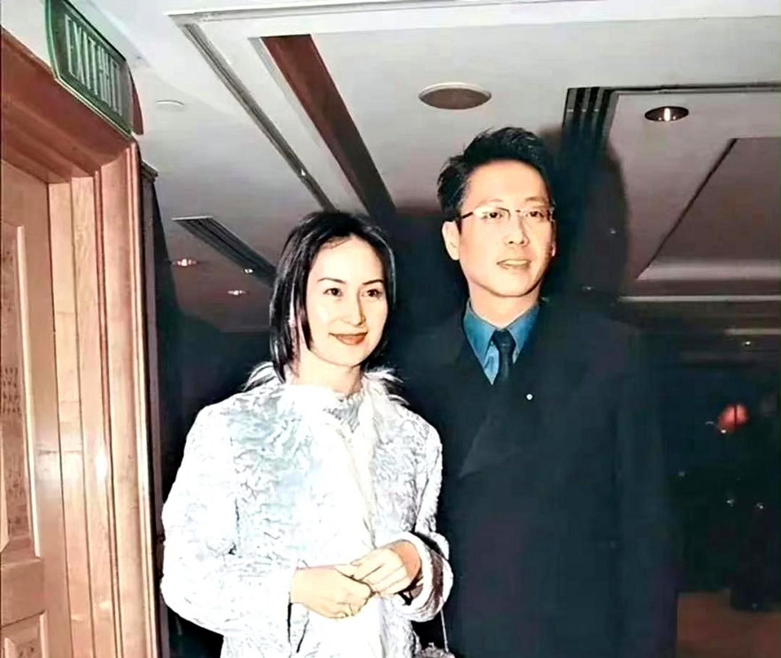 尽管何超琼和许晋亨是因家族联姻在一起的,而且后来两人也离婚了,但从