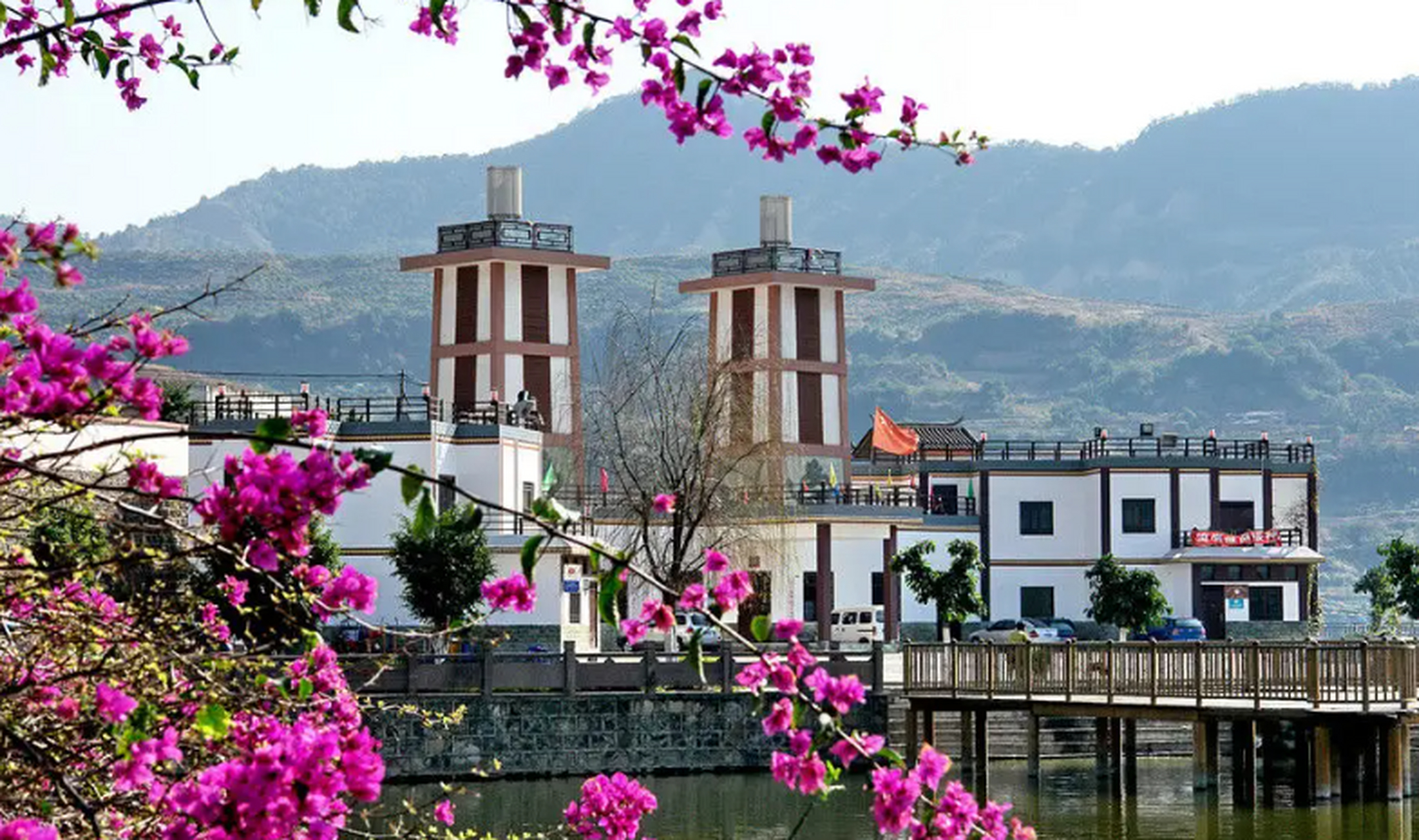 阿署达村,当地的民族建筑风格和地域民族风情文化,兼顾资源利用,把