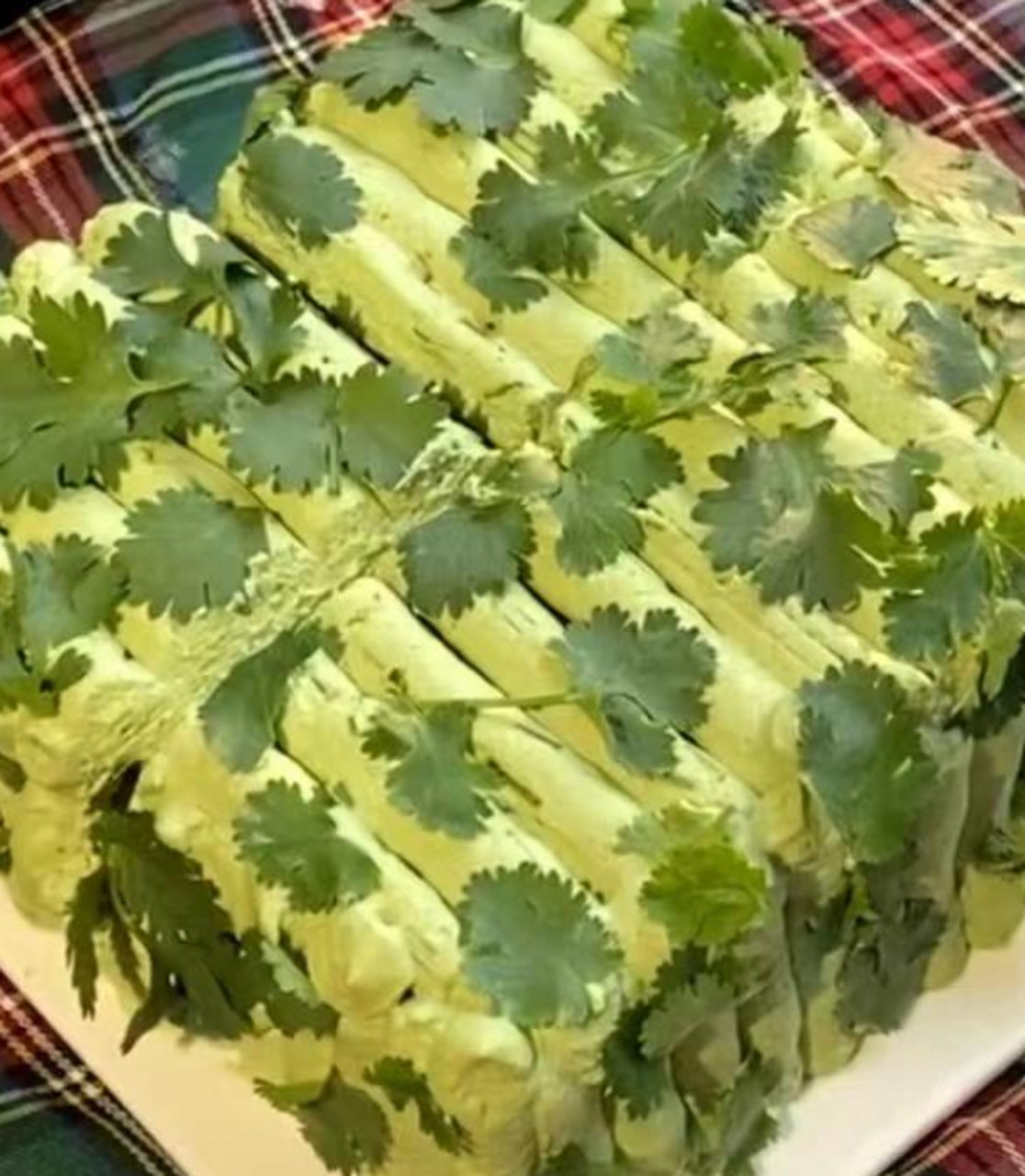 明明知道我香菜过敏,前女友还寄过来香菜蛋糕,想谋害我?