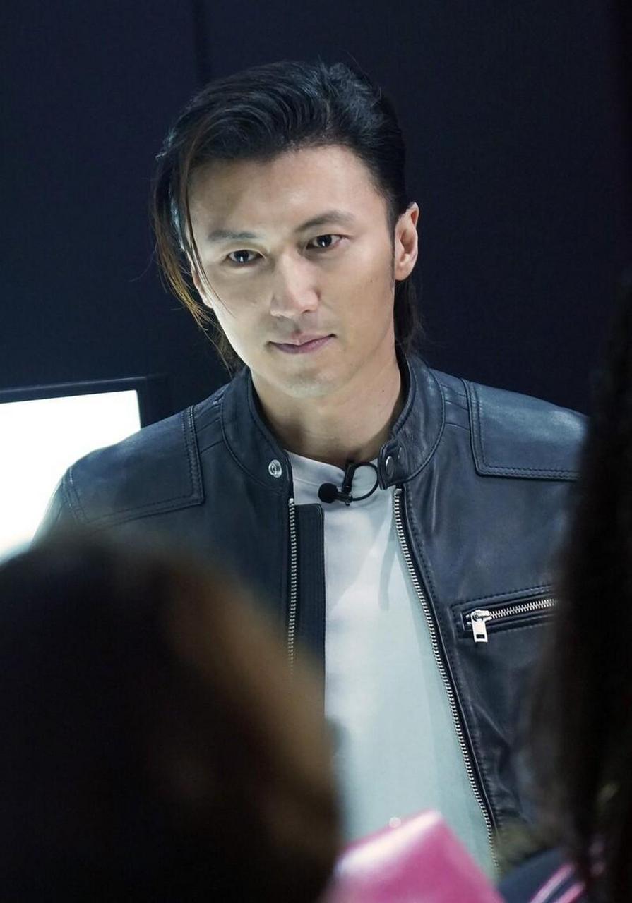 2023年4月6日,上海,谢霆锋现身一品牌活动现场,长发依旧,仿佛岁月没在