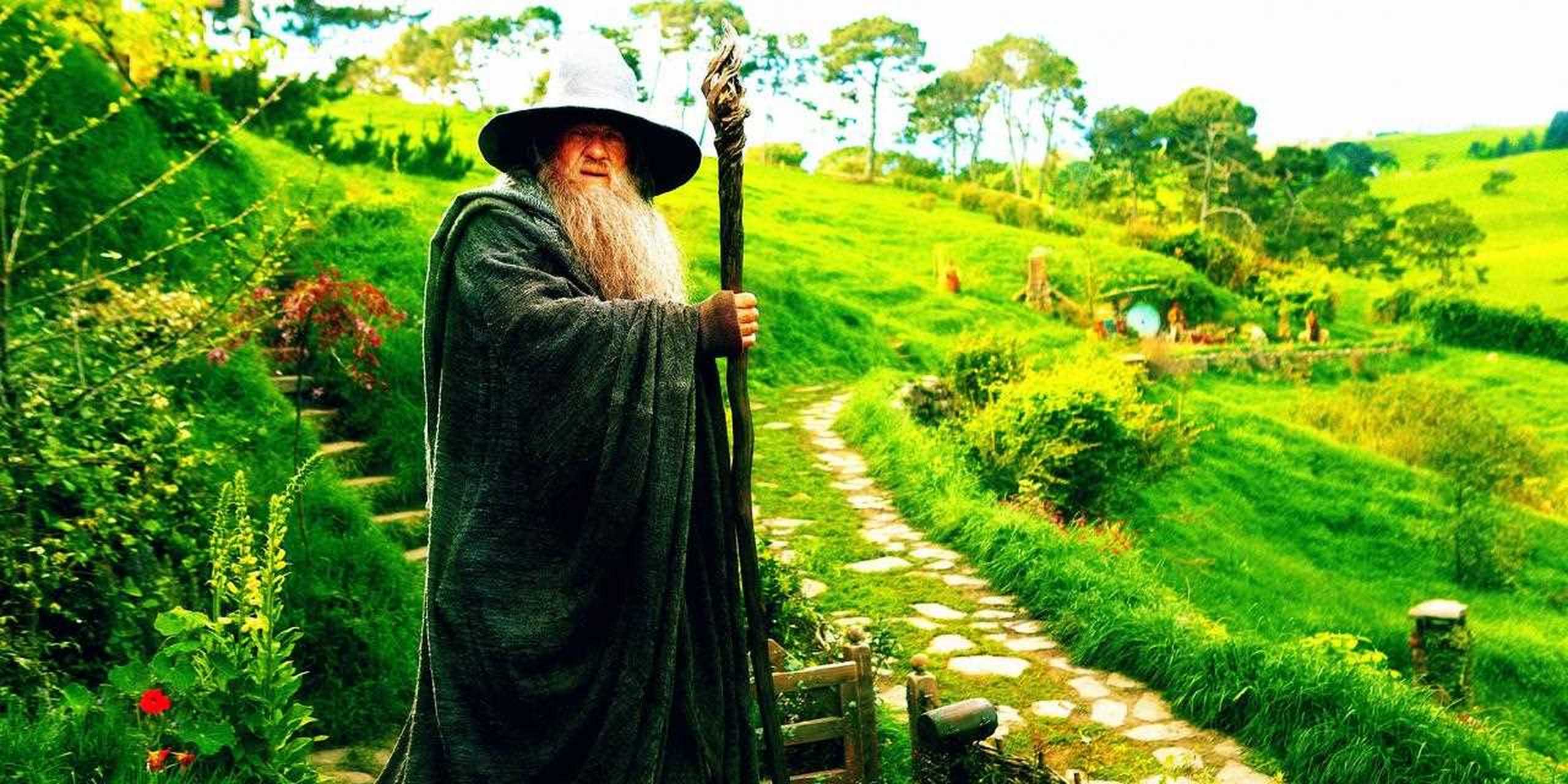 为了迎接《指环王1:护戒使者》的重映,隆重的重温了《霍比特人》三