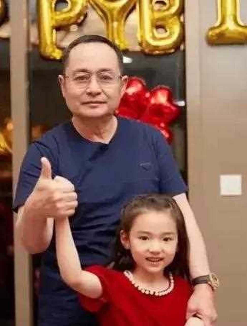 没想到杨幂女儿刘苡馨长得这么漂亮,长相甜美像杨幂小时候一模一样