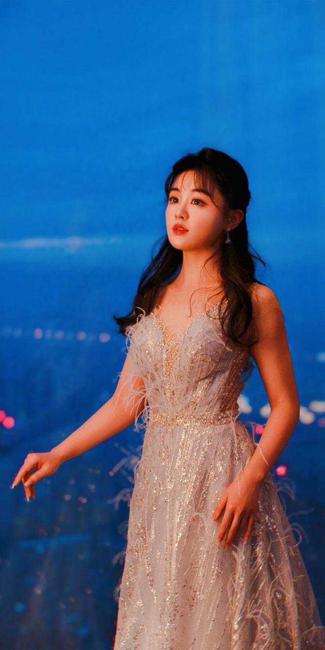 陈芳彤来自福建省新生代中国内地影视女演员,毕业于