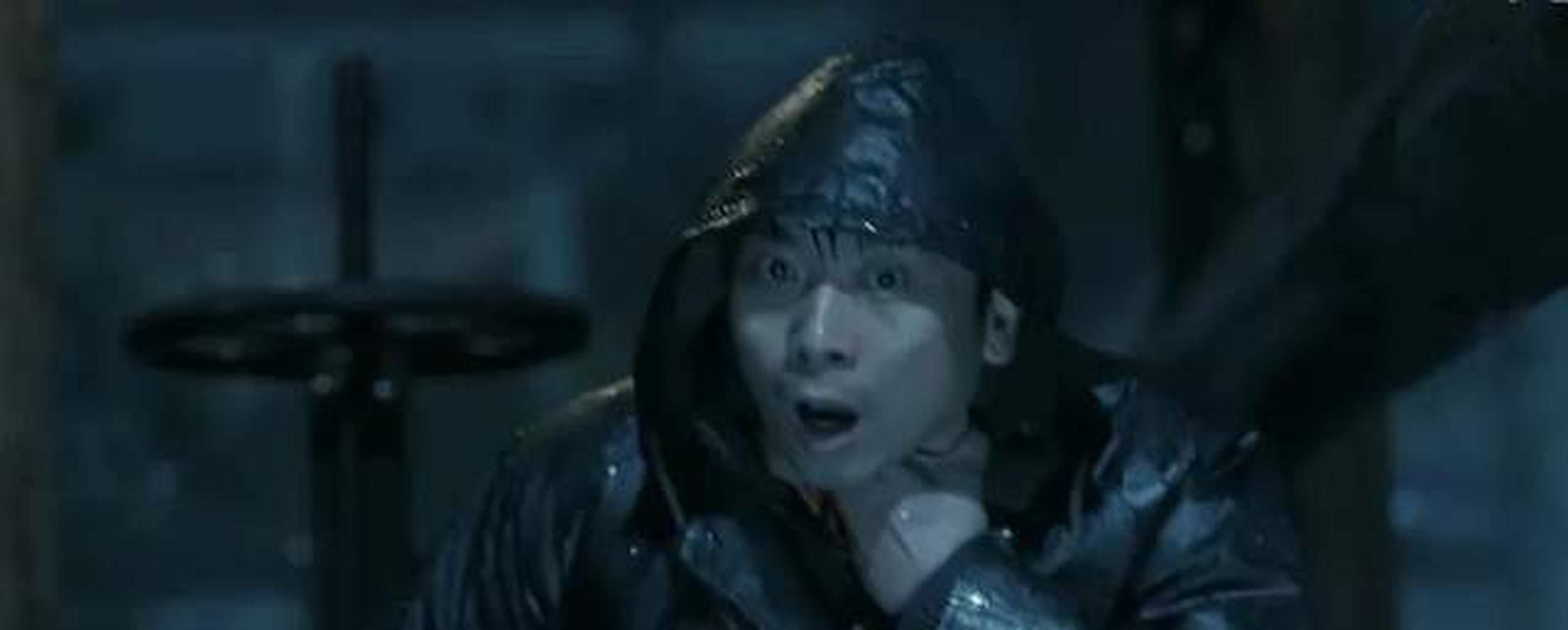 张译新剧下排水渠找尸块,雨夜屠夫一刀割喉,《他是谁》太敢拍了