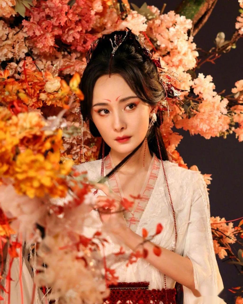 杨幂# 古风幂性感魅惑,韵味十足!