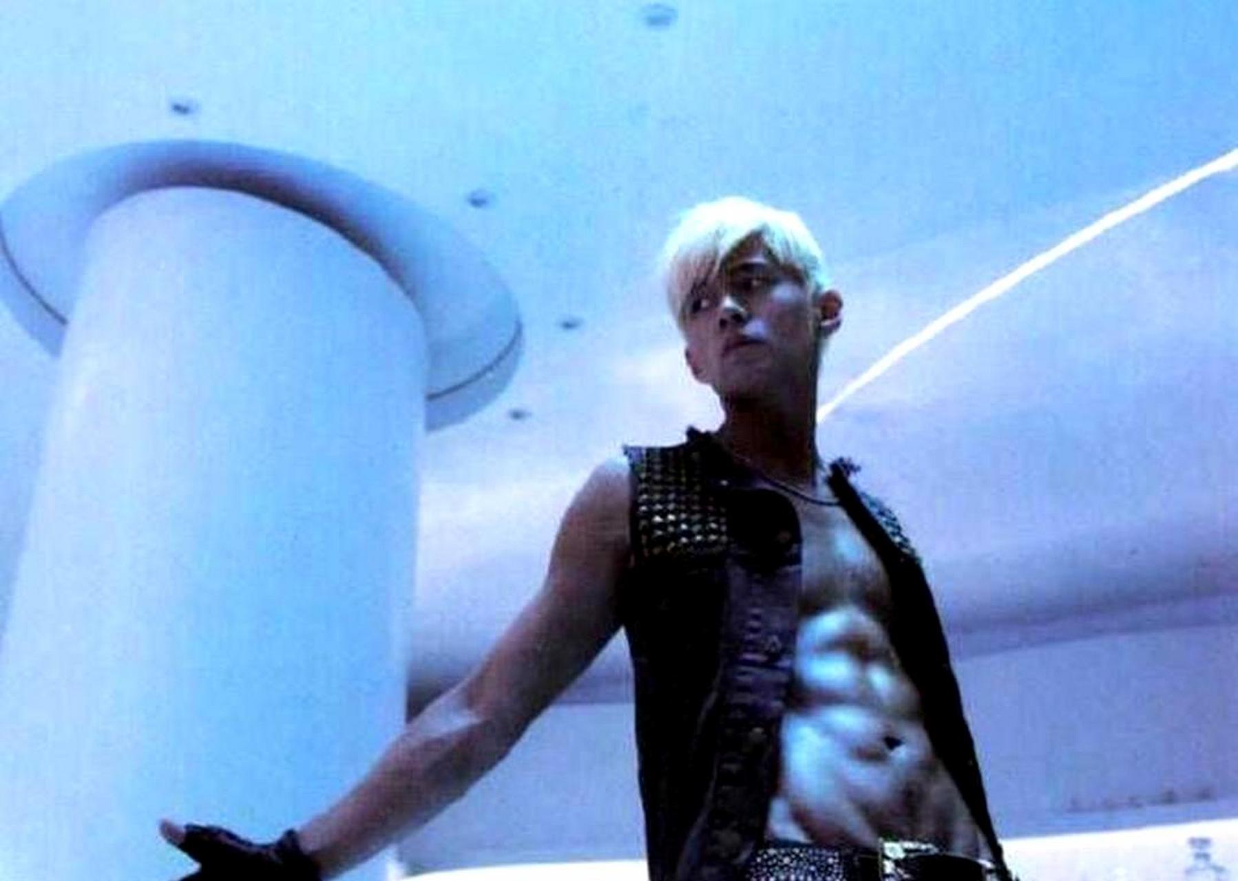 周杰伦以前常常露肌肉,现在为什么不再这样了?