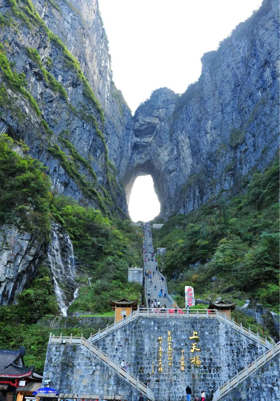 张家界跳崖河北男孩,家庭十分困难,母亲过世,父亲年近70,家里还有两个