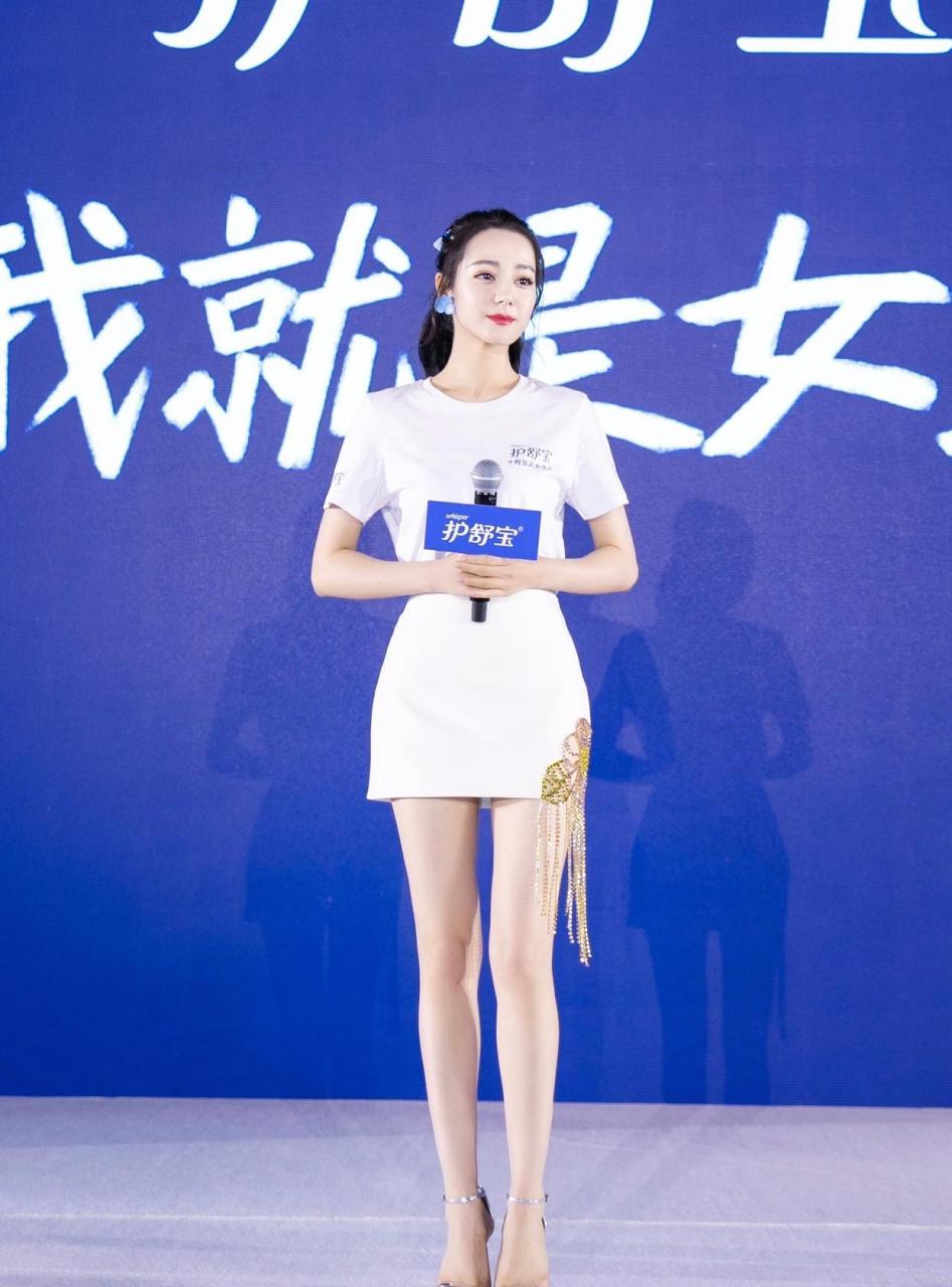 迪丽热巴 高跟凉鞋