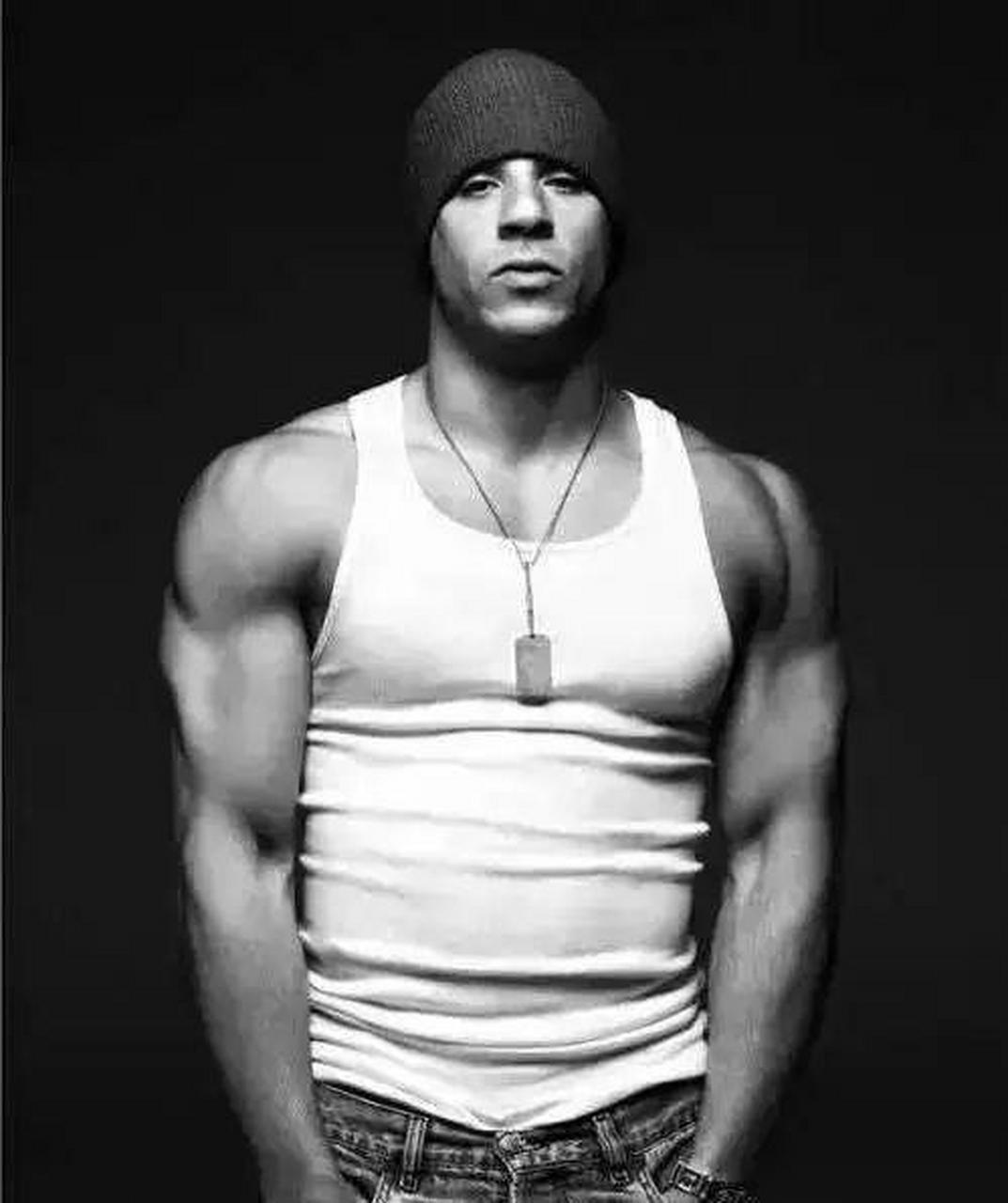 为了变得跟范迪塞尔一样猛,我买了同款背心 #趣图搞笑