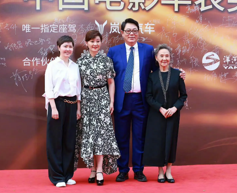 邓超六次搭档蓝羽主持华表奖