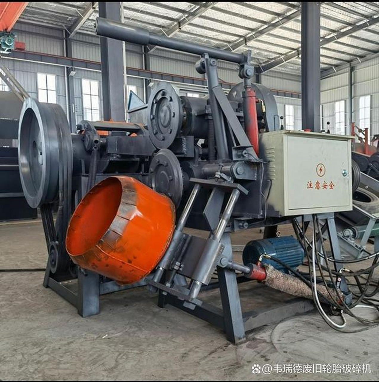 汽车废旧轮胎粉碎机# #废旧钢丝轮胎加工处理设备#