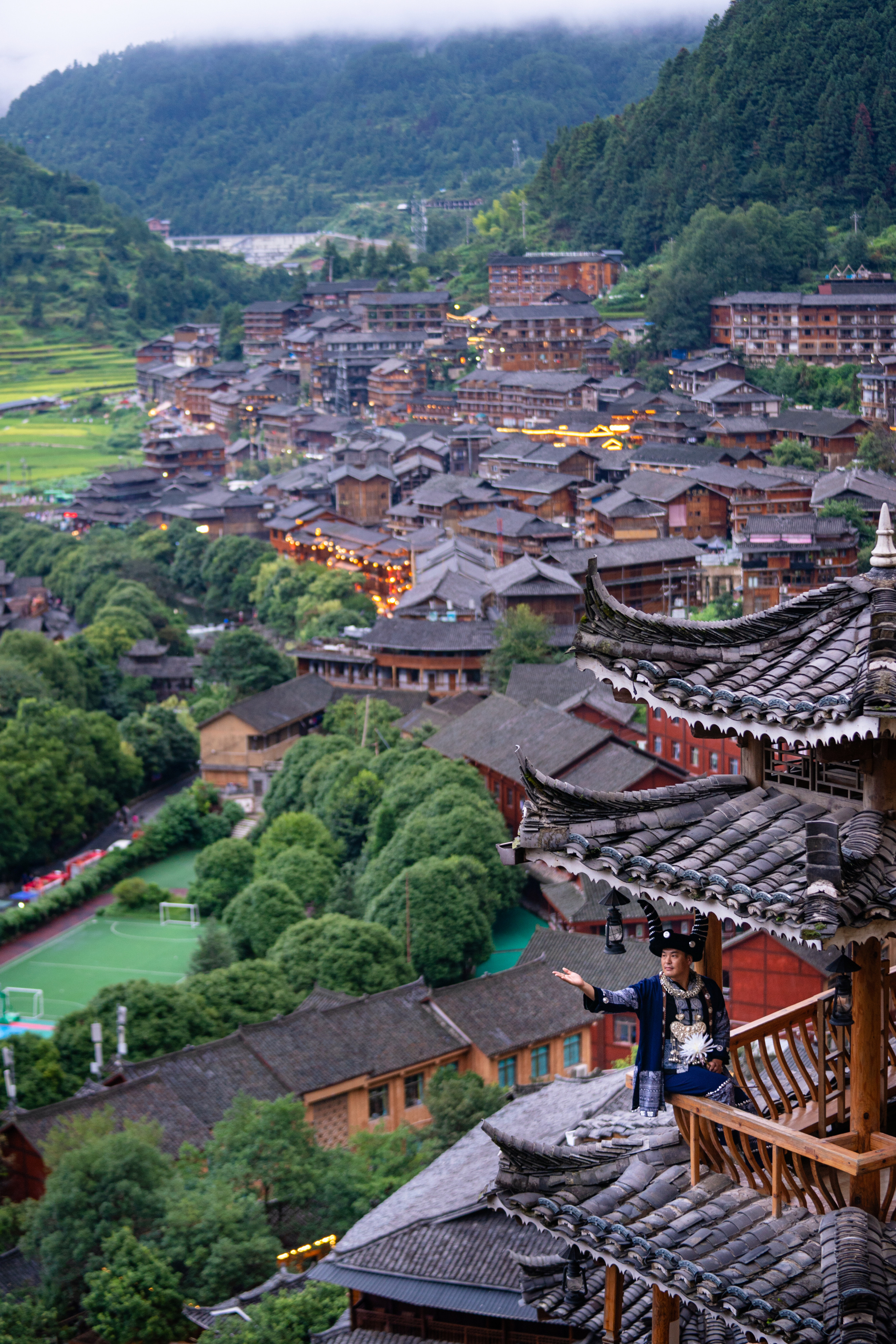 早秋漫游指南# 风雨桥,吊脚楼,十二道拦门酒,高山流水长桌宴!