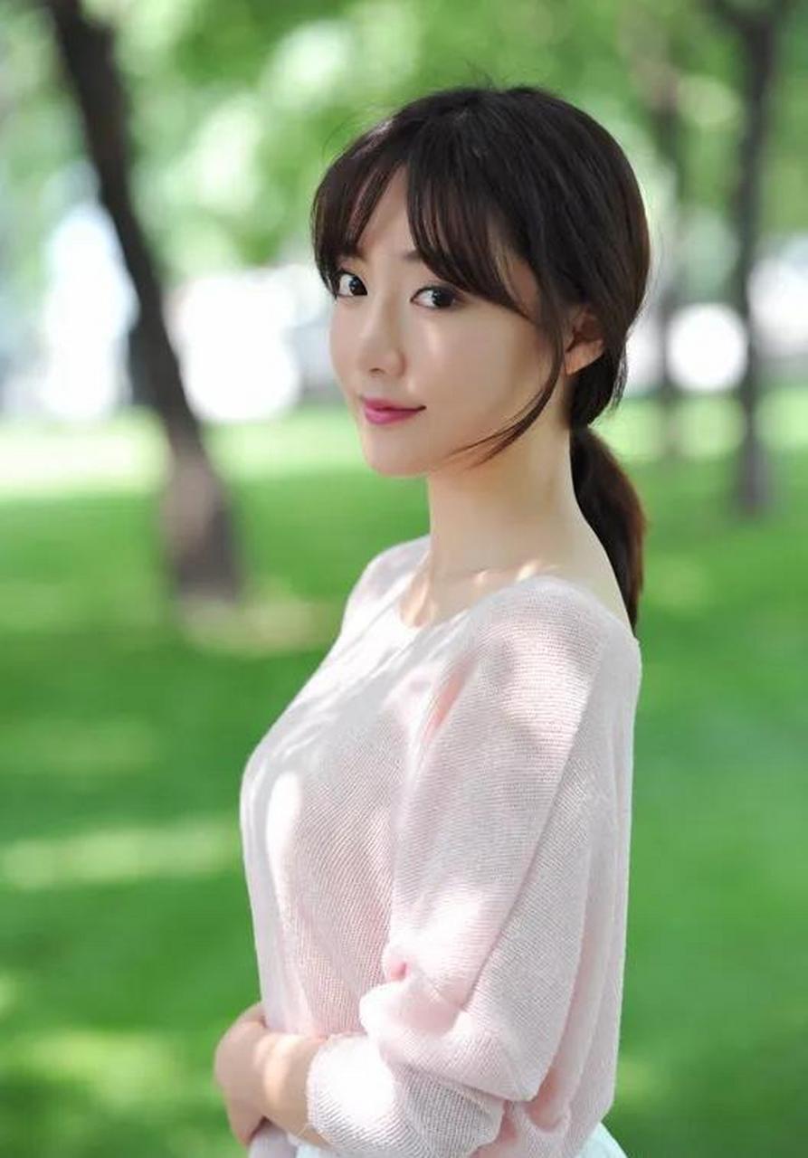 女星王萌黎惊艳瞬间