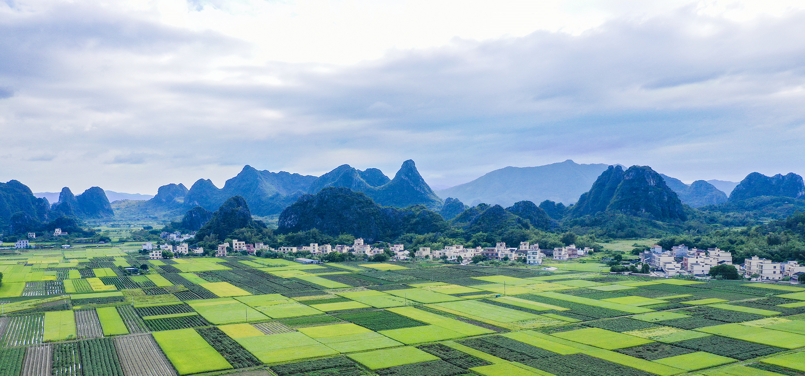 马兰村就在马水镇圩市约7公里的地方,这里是令马兰人祖辈骄傲的地方