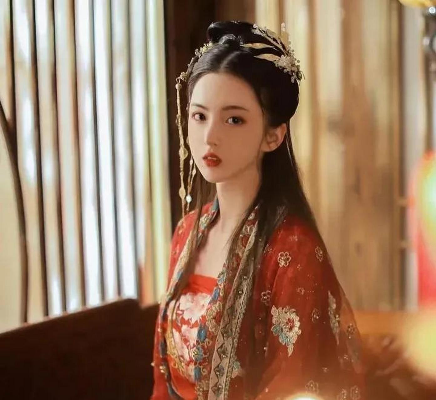 古代,江南有一男子,偶然钓到了1条金色的鳗鱼,不料鳗鱼竟开口说:"你快