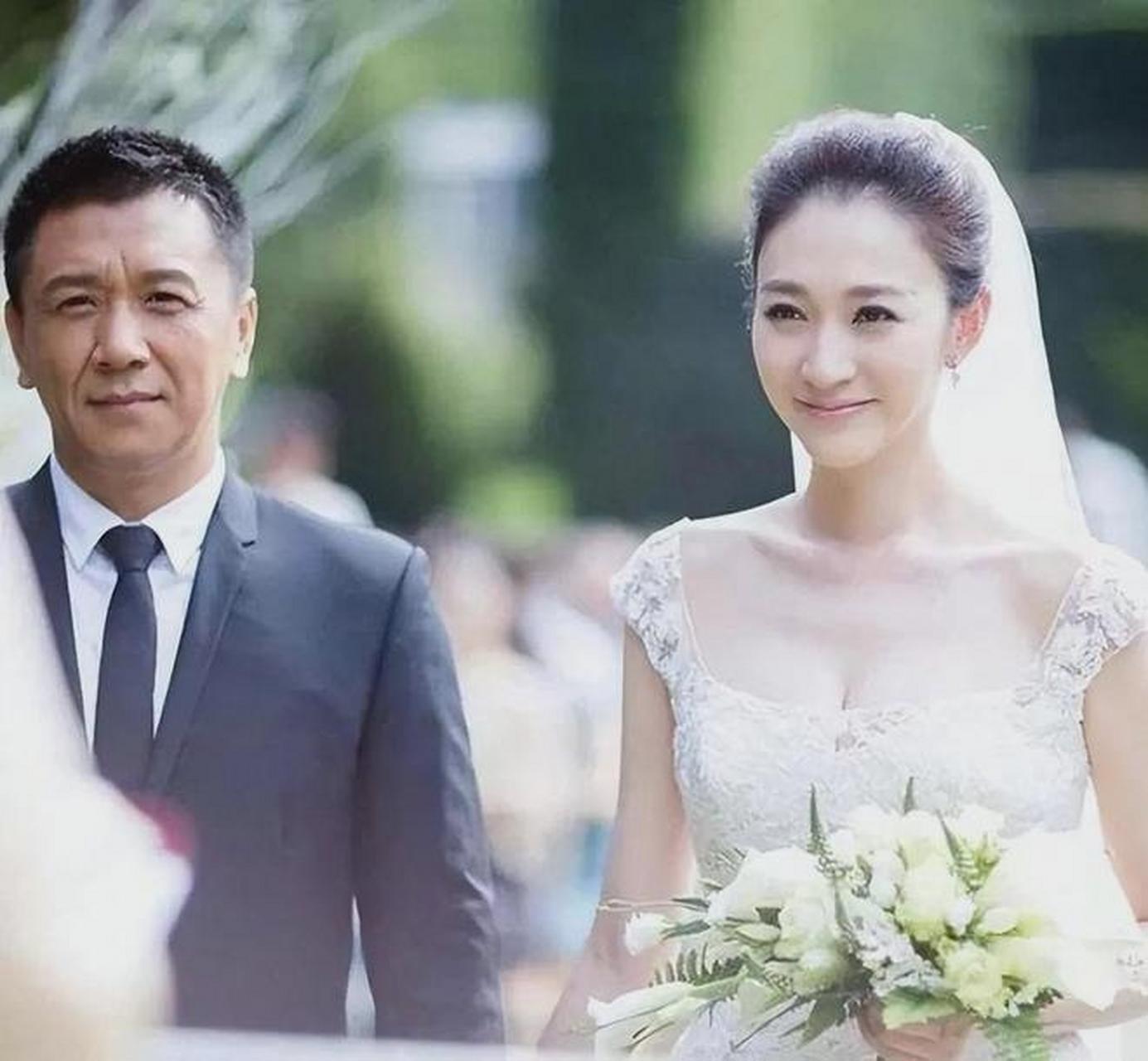 徐佳宁出身于高干家庭,上世纪90年代开始在北京从事制