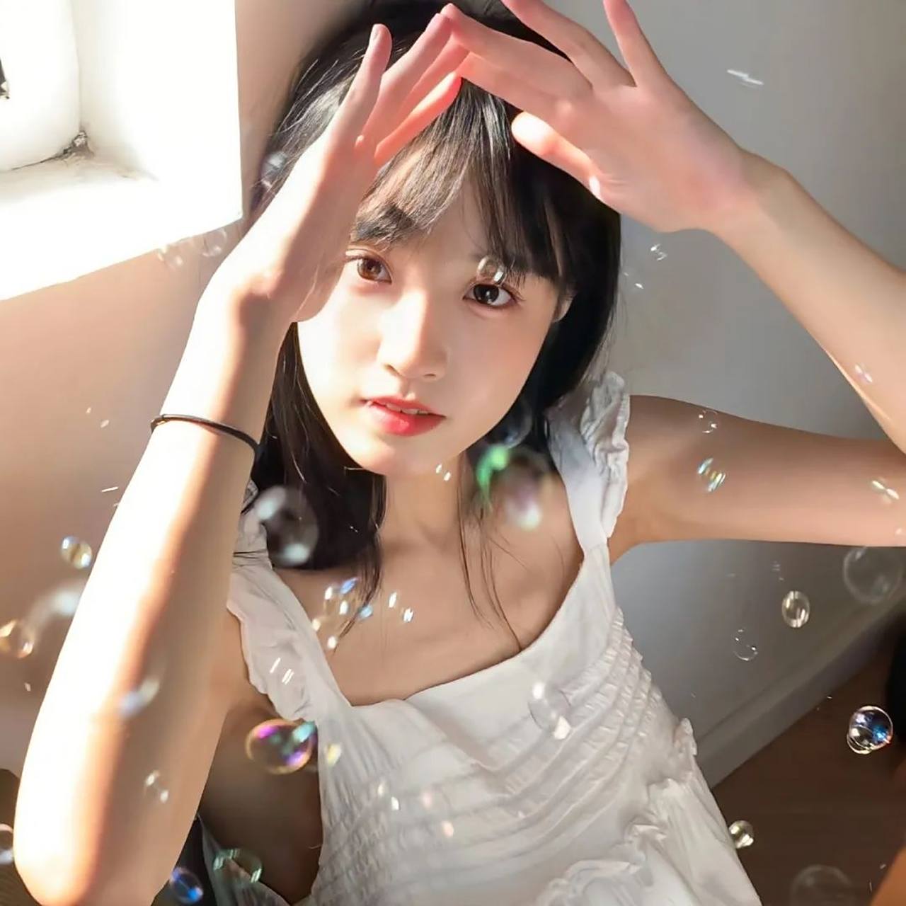 "窗外枝桠疯长  却总也挡不住烈阳"#宝藏作者创作企划4