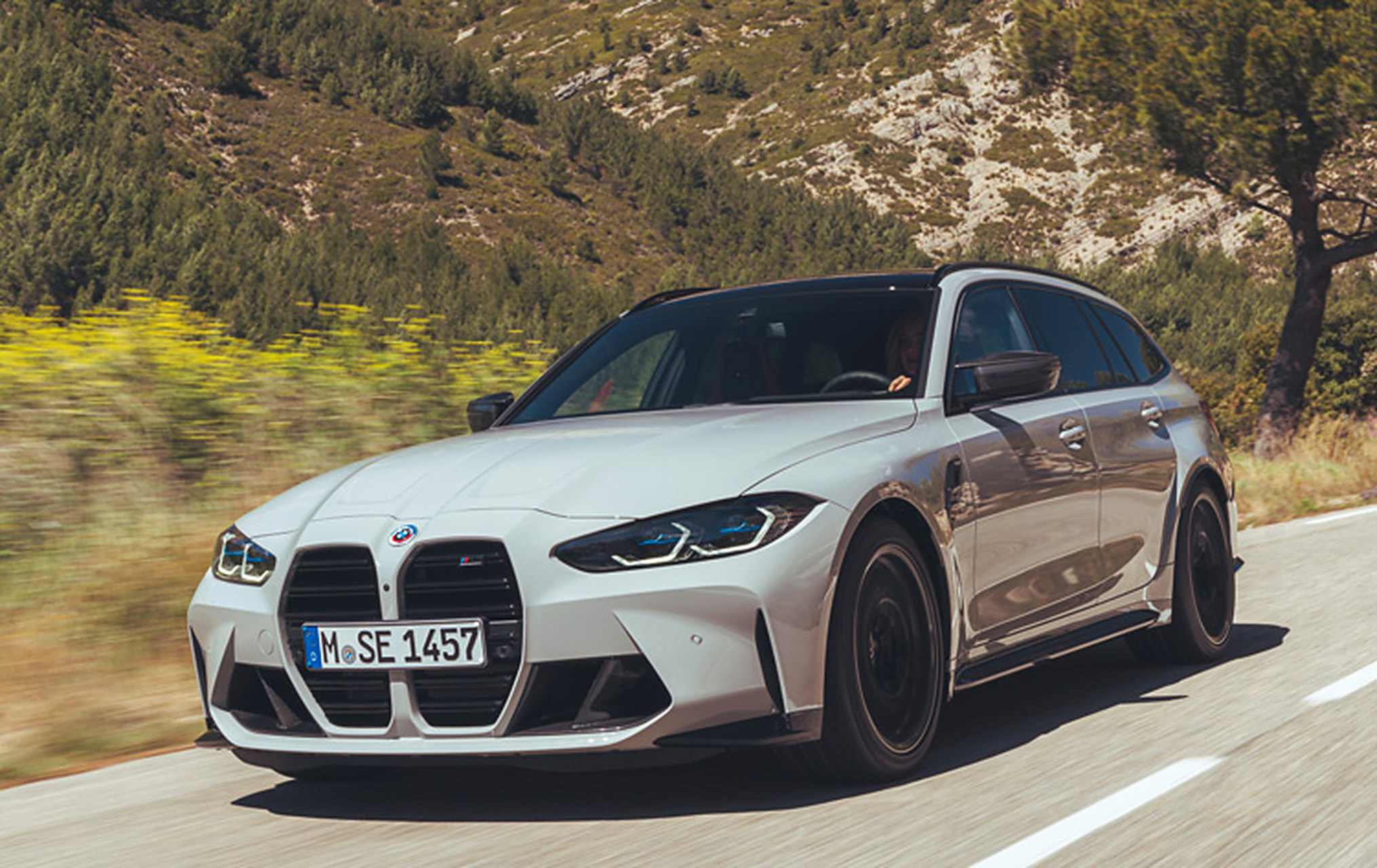 宝马在中国香港发布了全新宝马m3 touring,该车是m3的旅行版本,该车长