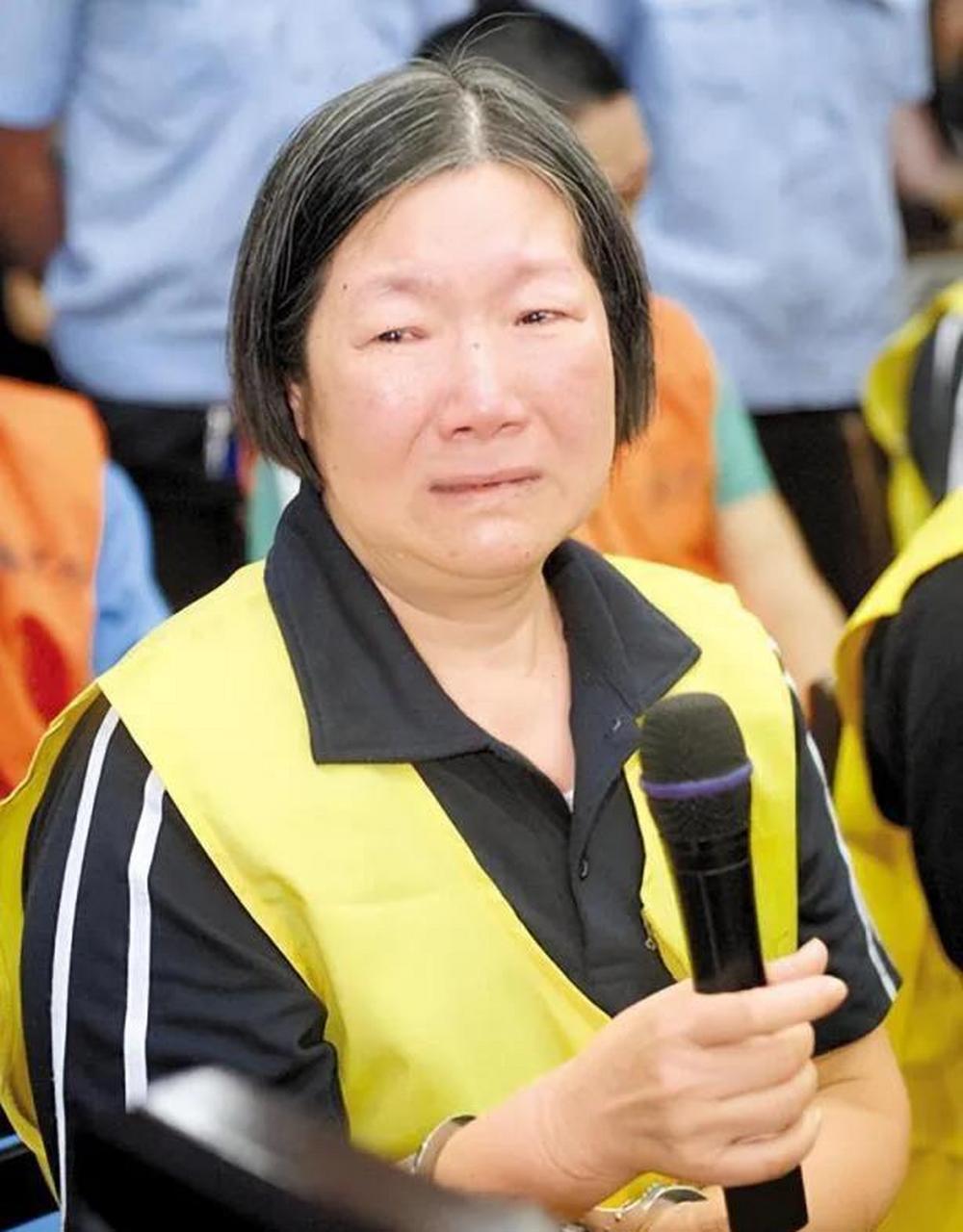 她就是广东中山市市长     李启红 滥用职权   贪污受贿   与多人长期